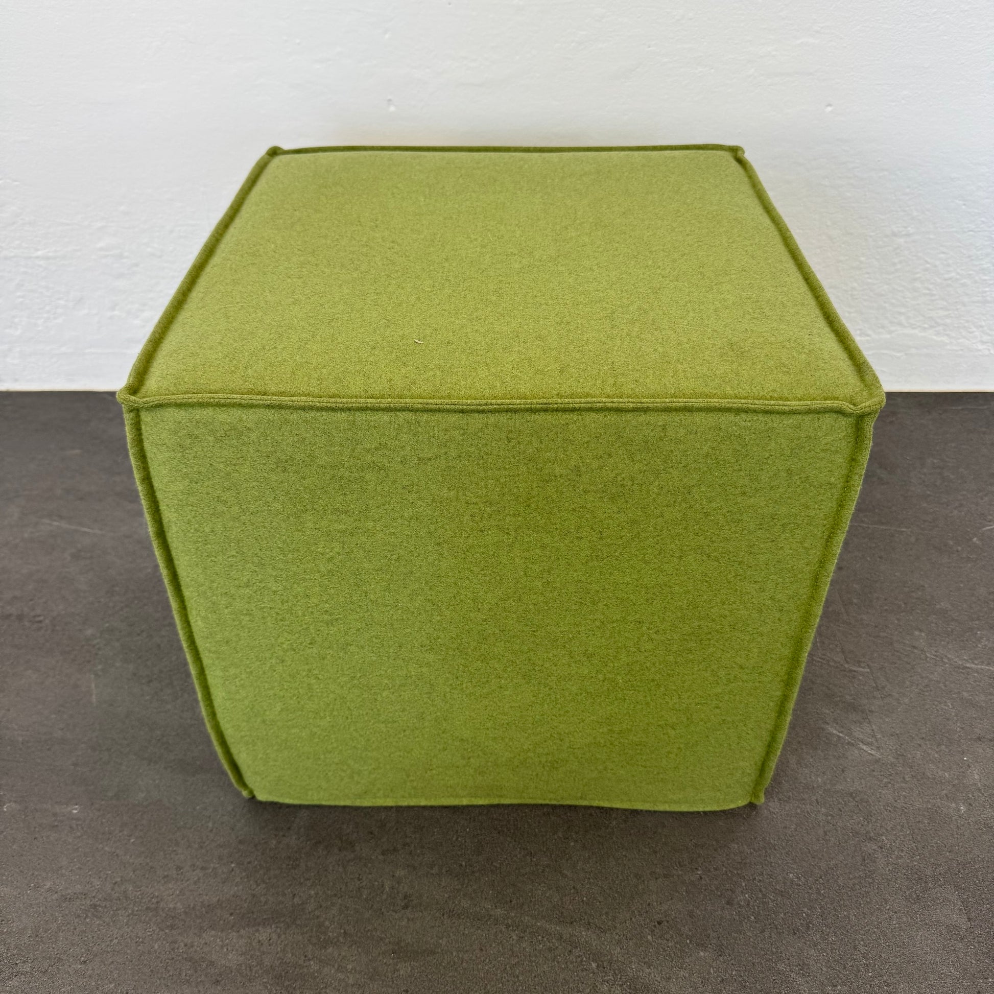 Softline Hocker Space frontal