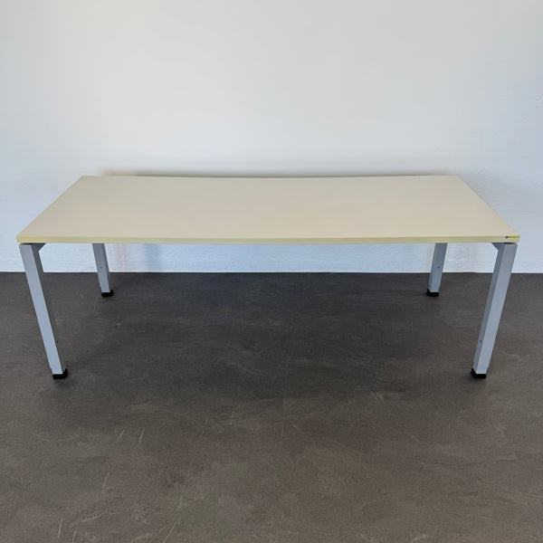 Denz D3 Schreibtisch - 2000x800mm - Lichtgrau