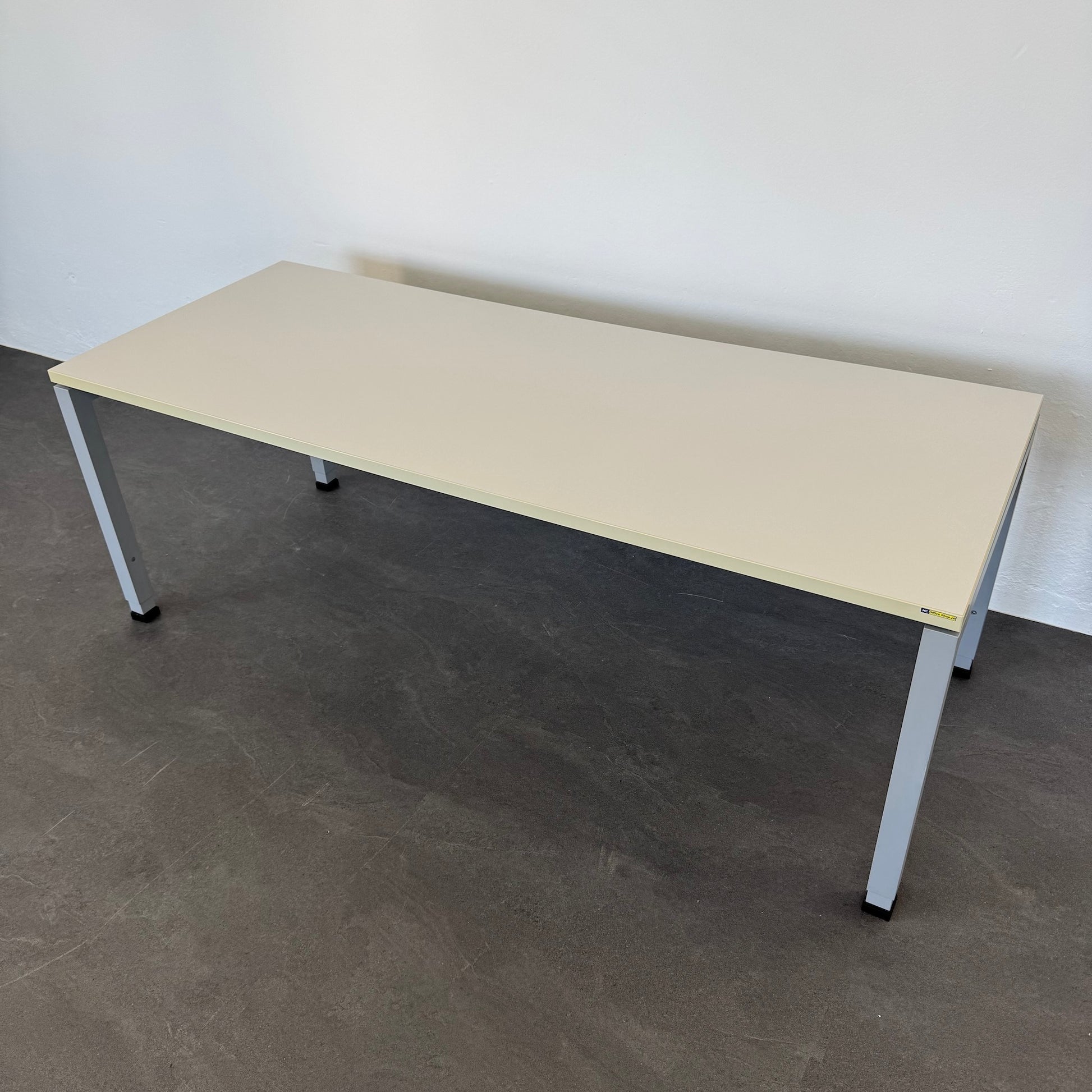 Denz D3 Schreibtisch höhenverstellbar von 680 x 820 mm