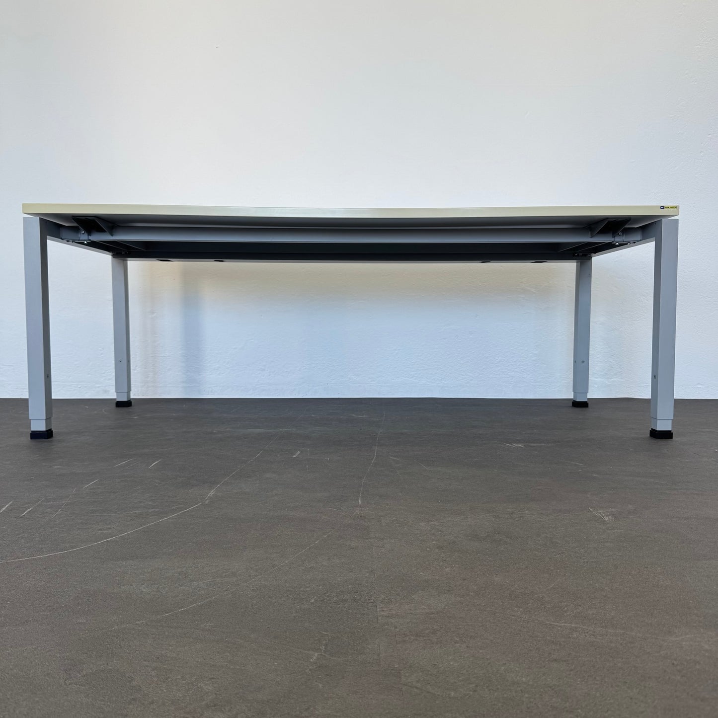 Denz D3 Schreibtisch Ansicht von unten