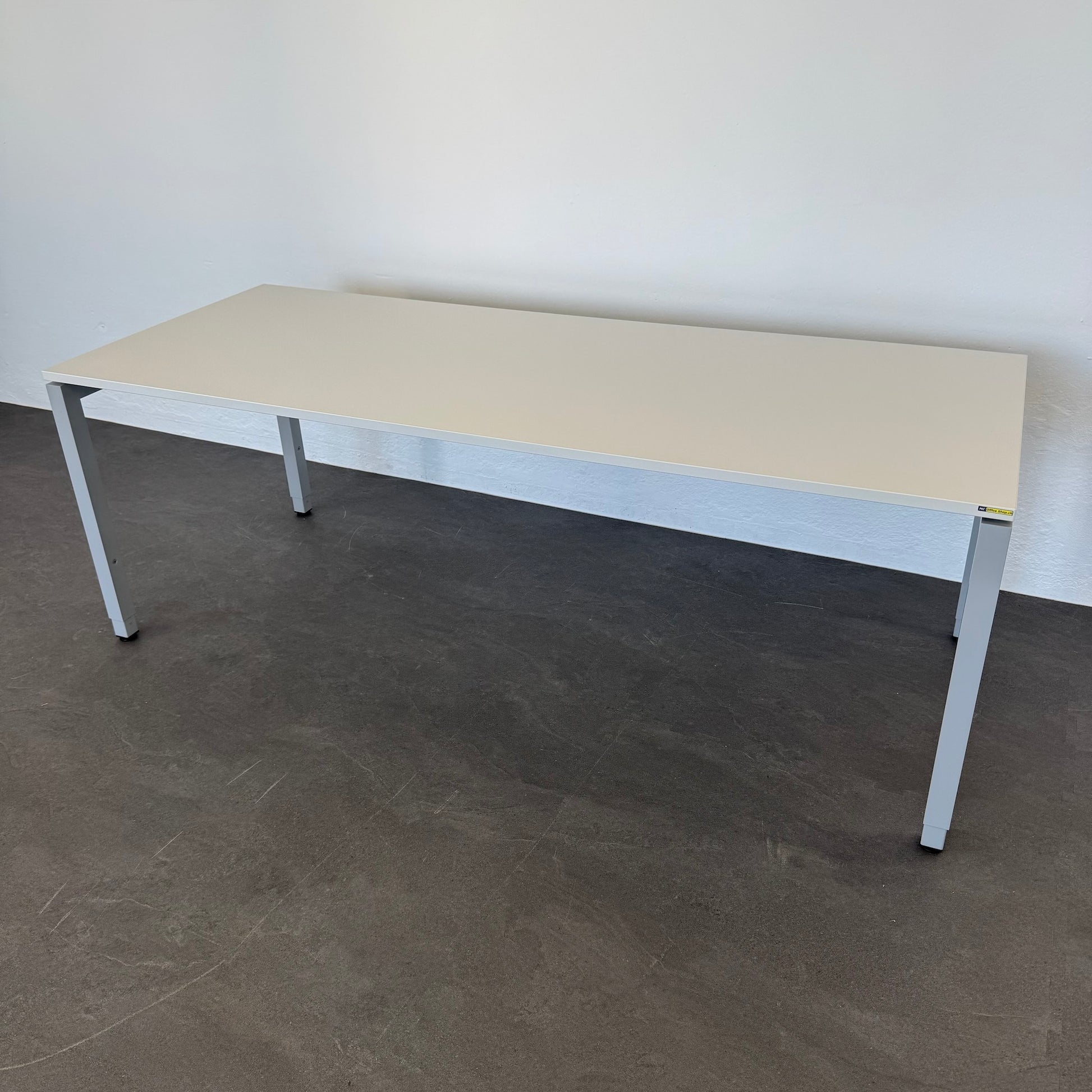 Denz D3 Schreibtisch höhenverstellbar von 670 x 810 mm