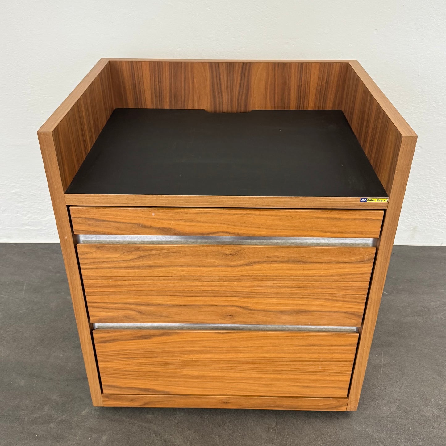 Top Design Exclusiv Sideboard aus Spanplatte mit Nussbaumfurnier