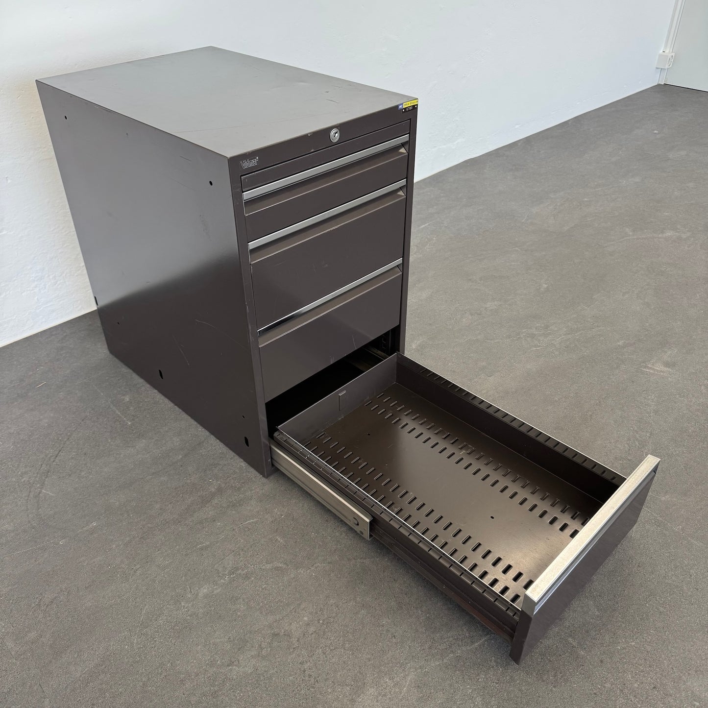 Vidmar Basic Unterstell-Korpus mit unterer Schublade offen