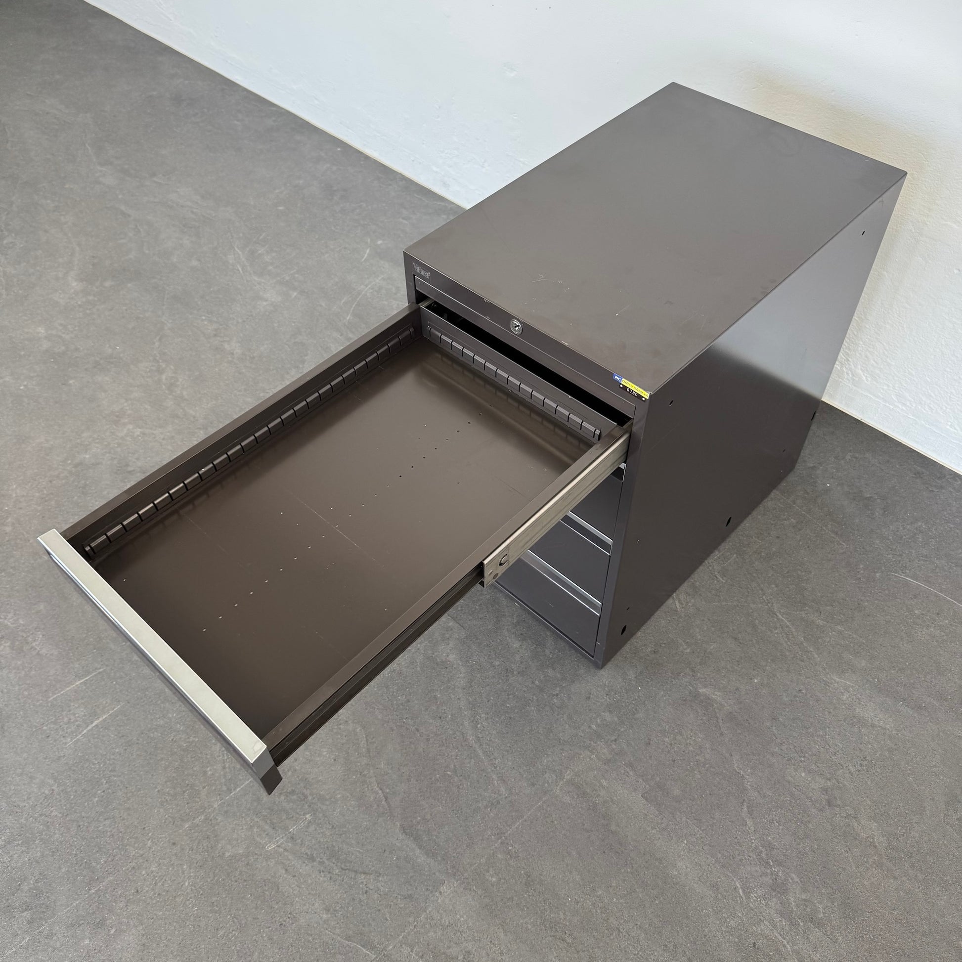Vidmar Basic Unterstell-Korpus mit oberster Schublade offen