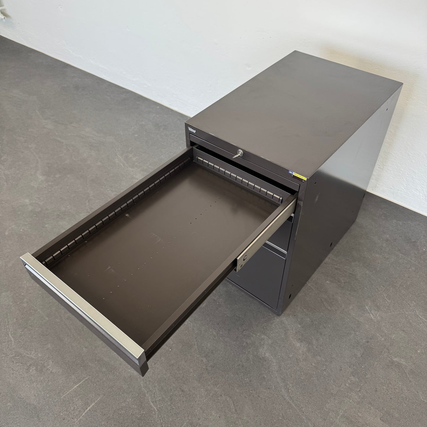 Vidmar Basic Unterstell-Korpus mit oberer Schublade offen