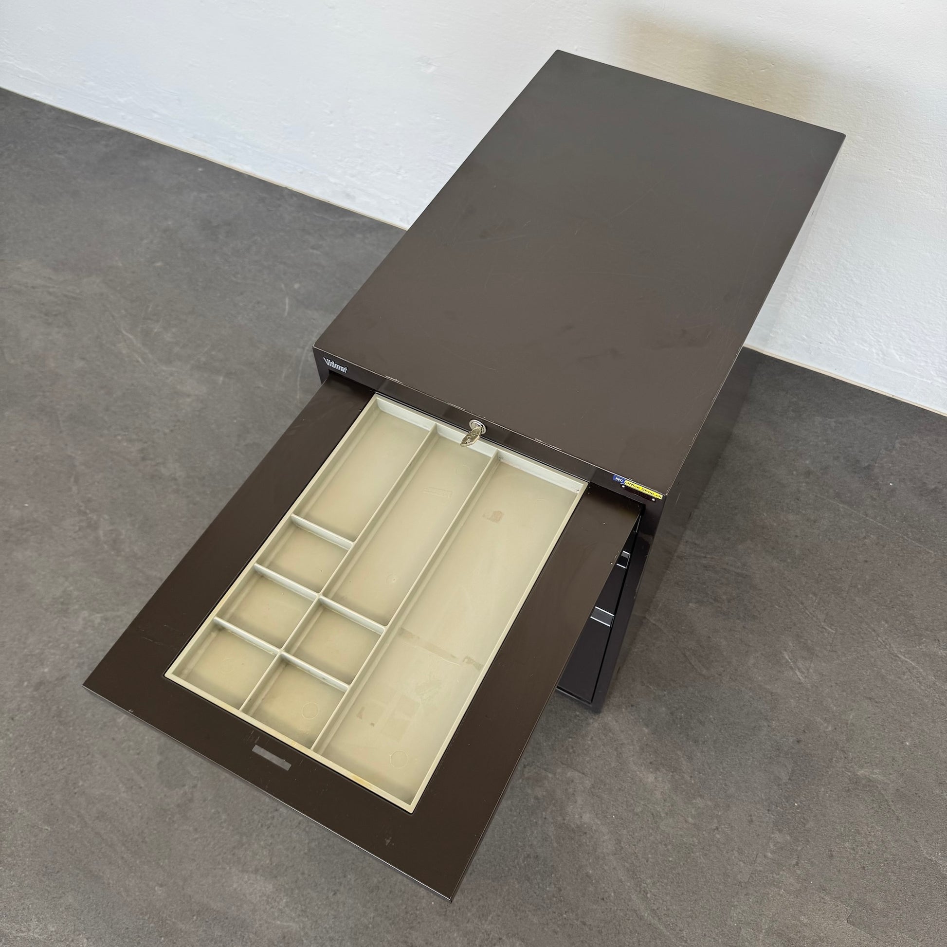Vidmar Basic Unterstell-Korpus mit Materialschublade offen