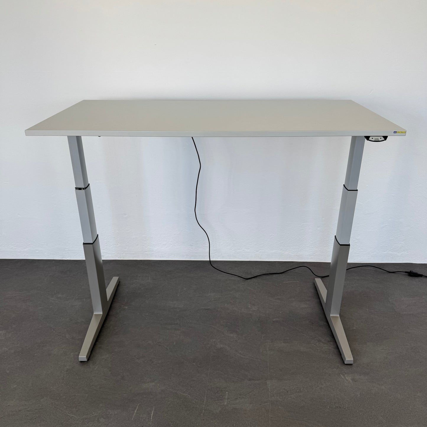 Haworth Kiron Sitz-Steh-Schreibtisch mit grauer Tischplatte