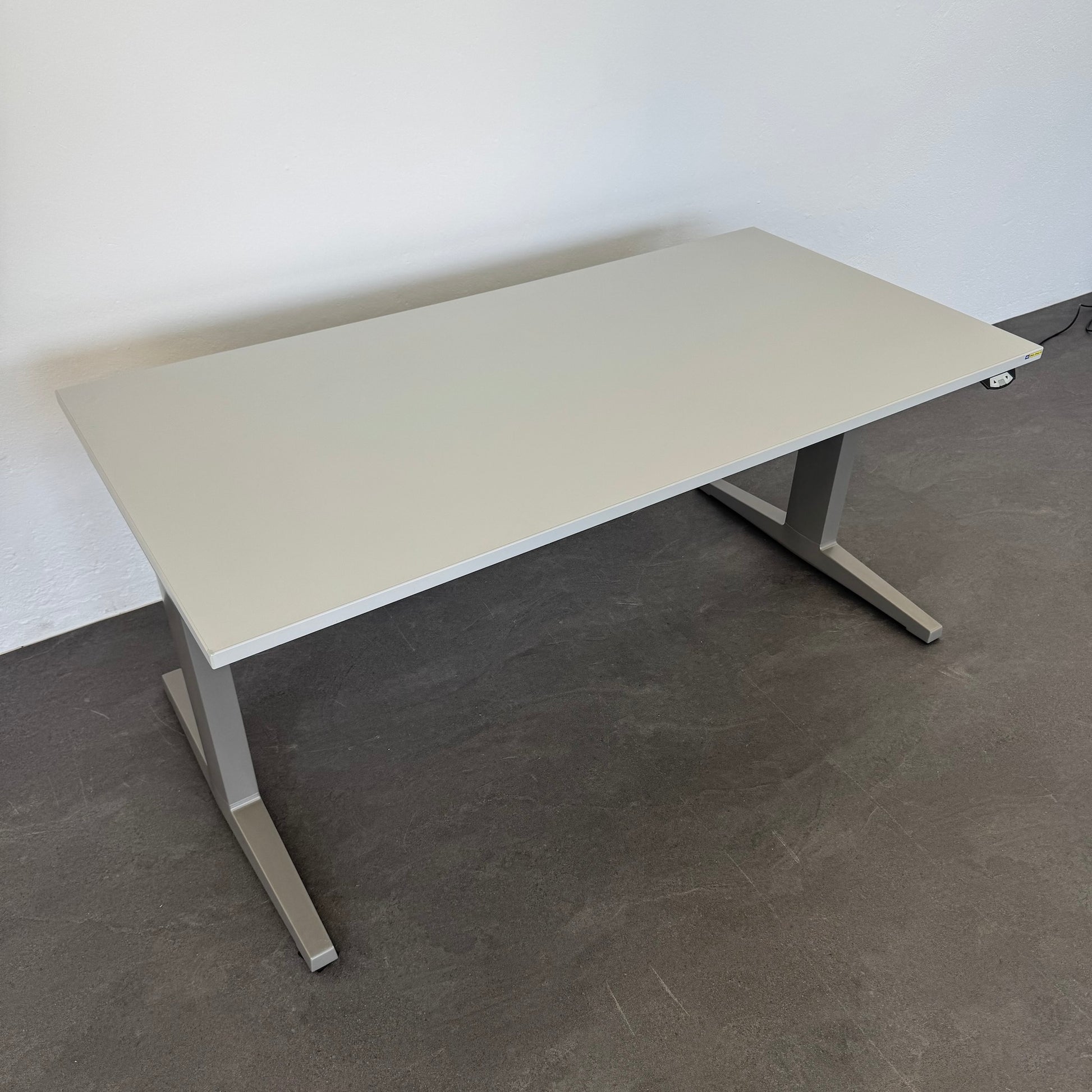 Haworth Kiron Sitz-Steh-Schreibtisch von 650 - 1300mm