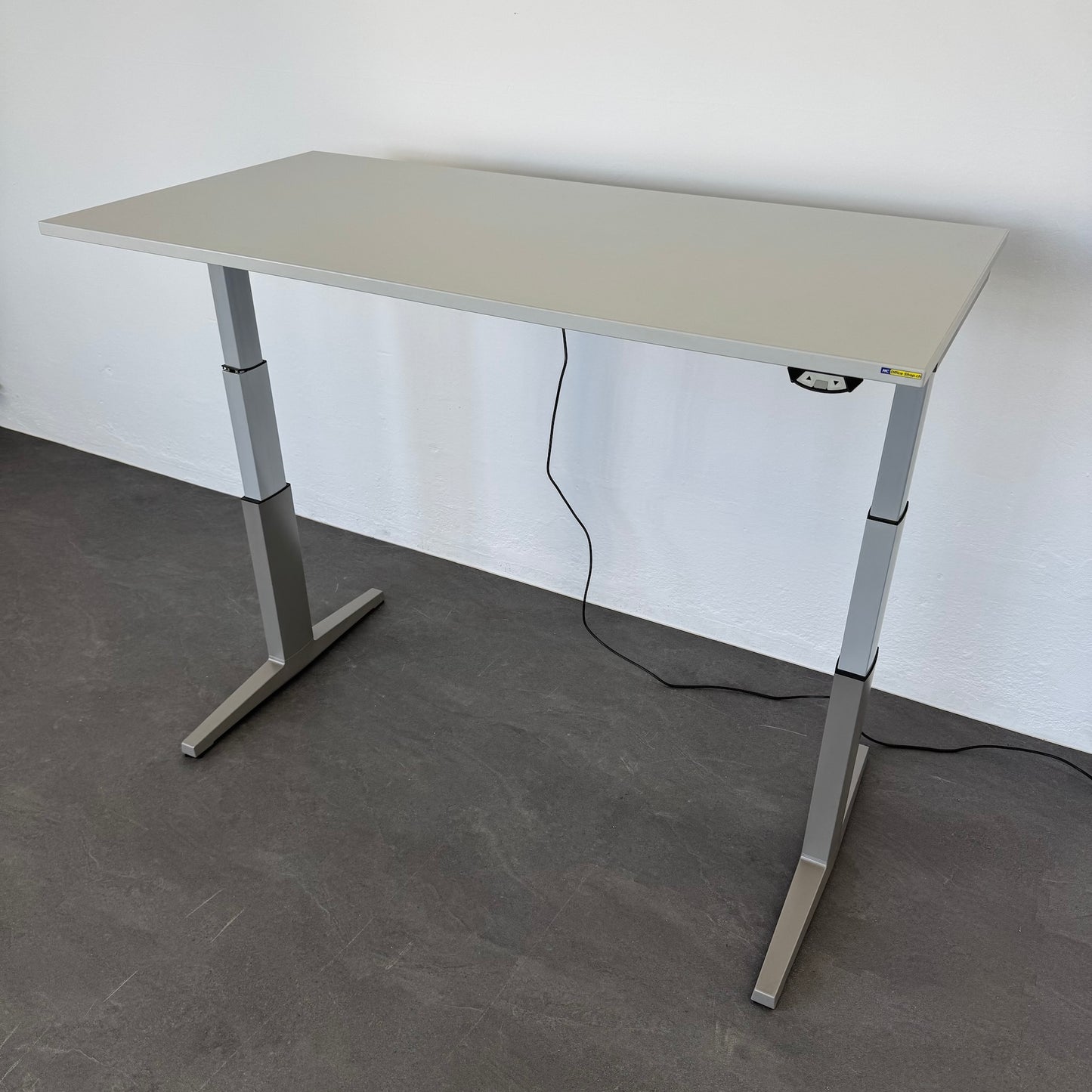 Haworth Kiron Sitz-Steh-Schreibtisch mit Auf/Ab Steuerung