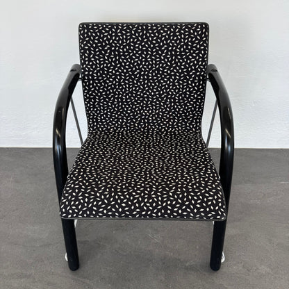 Thonet S 320 P Polsterstuhl mit Stoffbezug schwarz/weis gemustert
