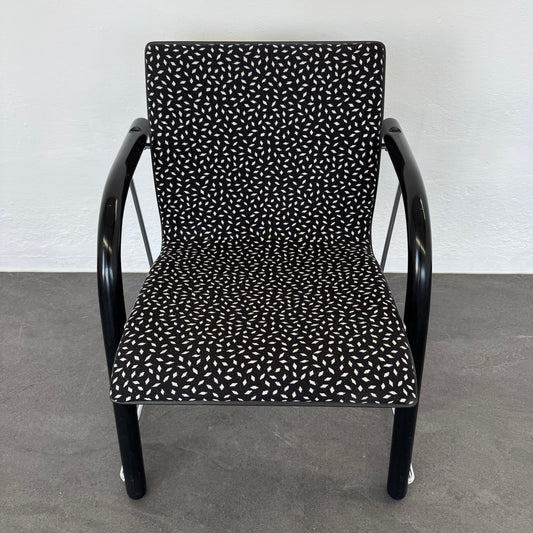 Thonet S 320 P Polsterstuhl mit Stoffbezug schwarz/weis gemustert