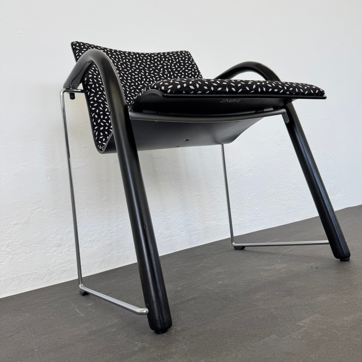 Thonet S 320 P Polsterstuhl Ansicht von unten