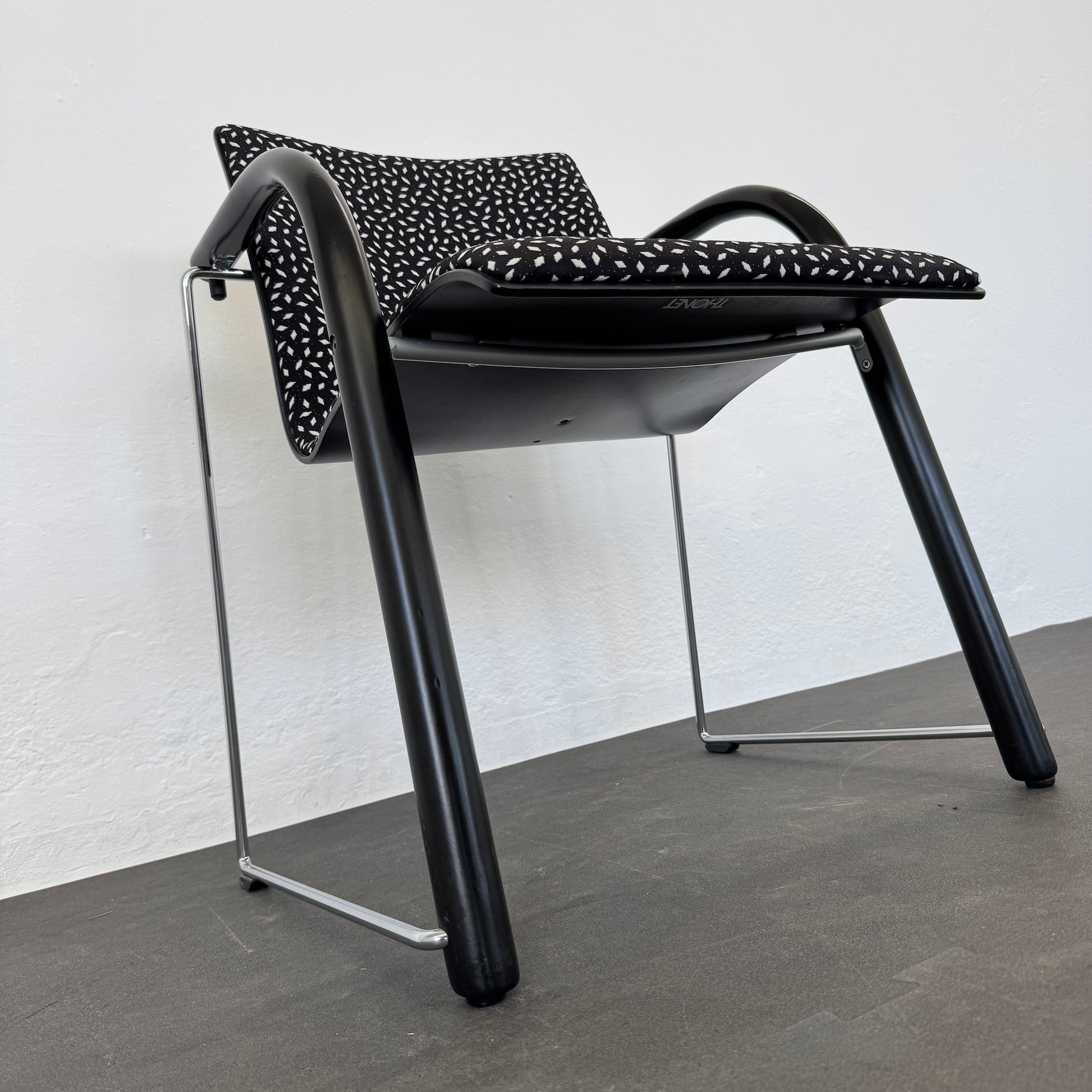 Thonet S 320 P Polsterstuhl Ansicht von unten