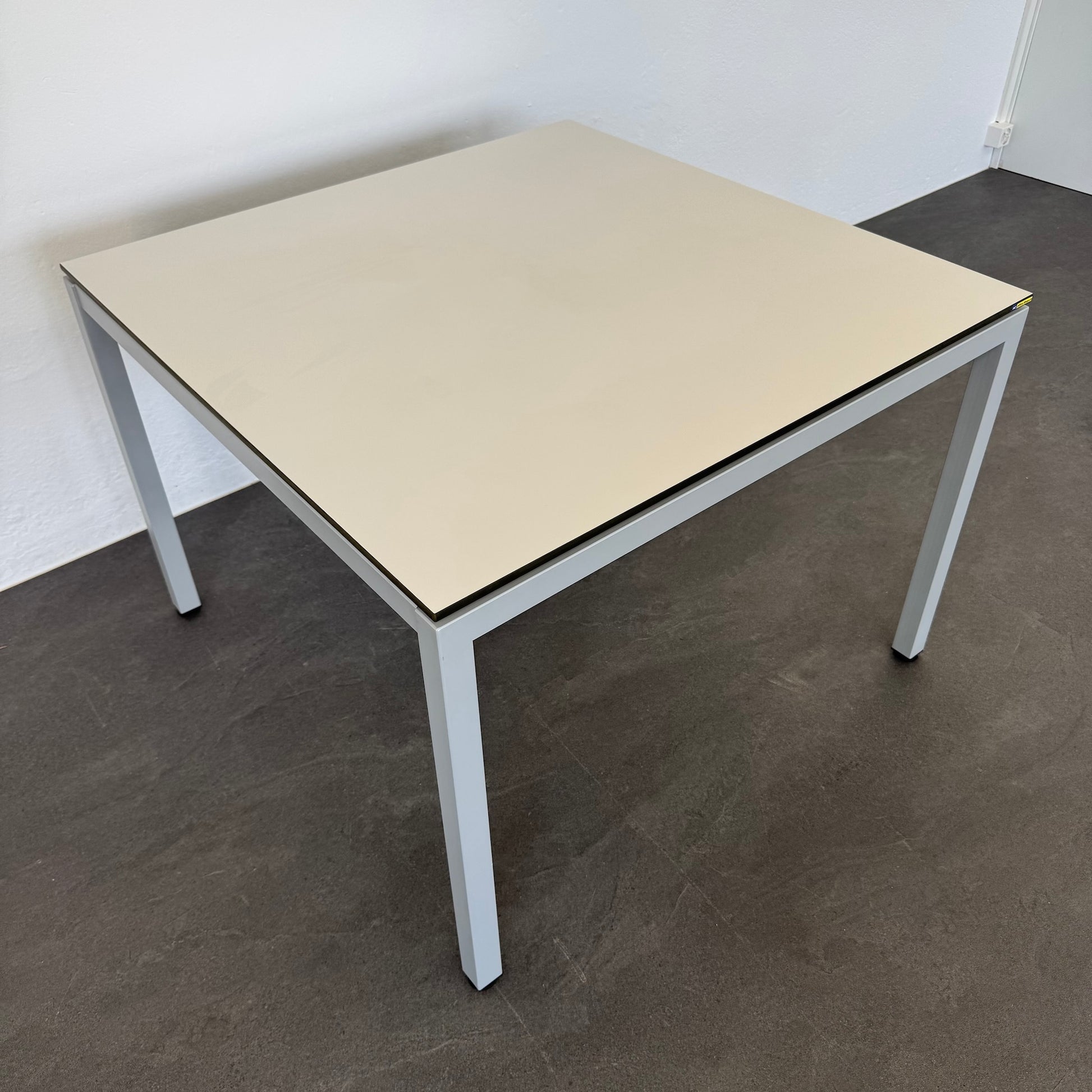 Lista Office Motion Sitzungstisch 1000x1000mm