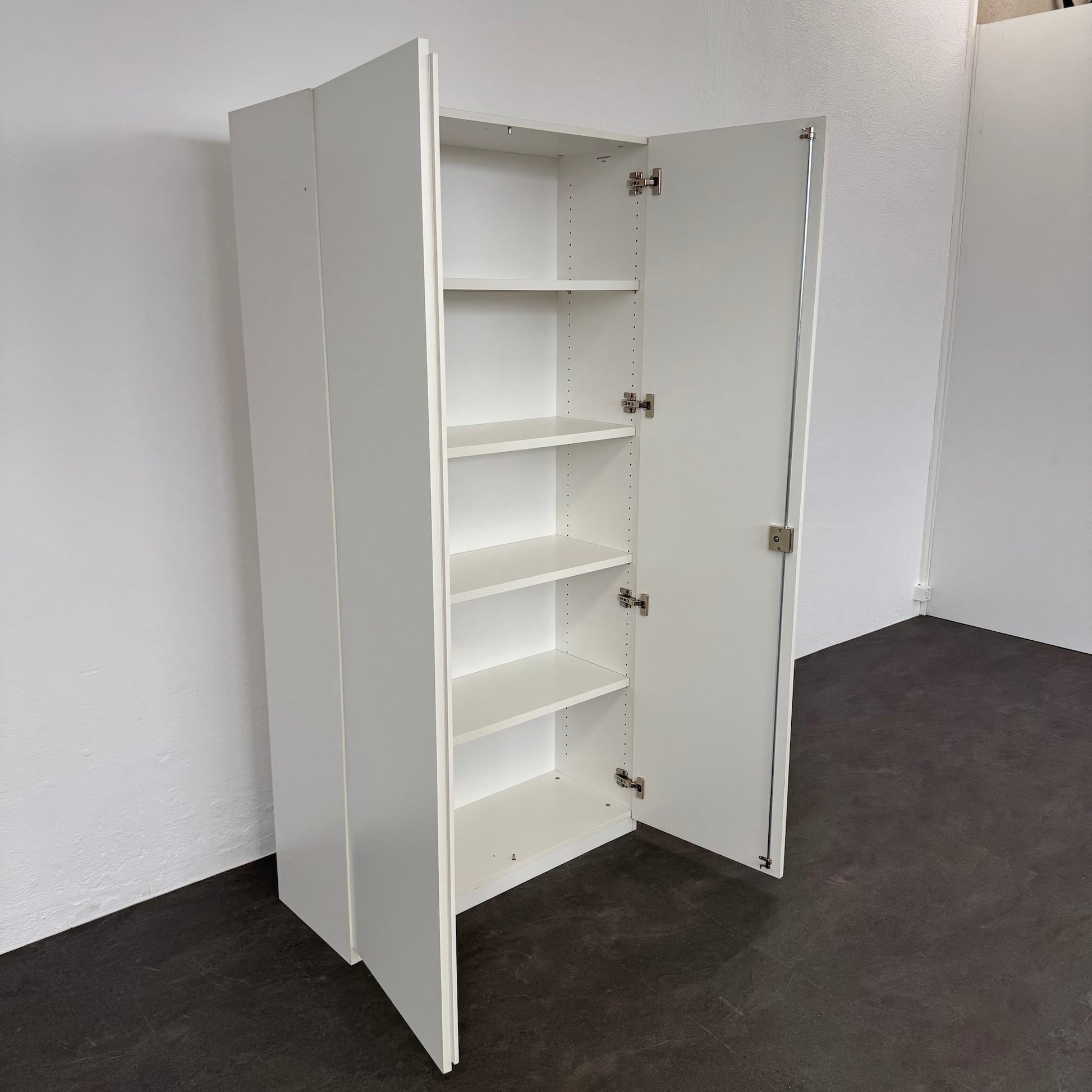 Zemp Classic Flügeltürschrank mit 4 Fachböden