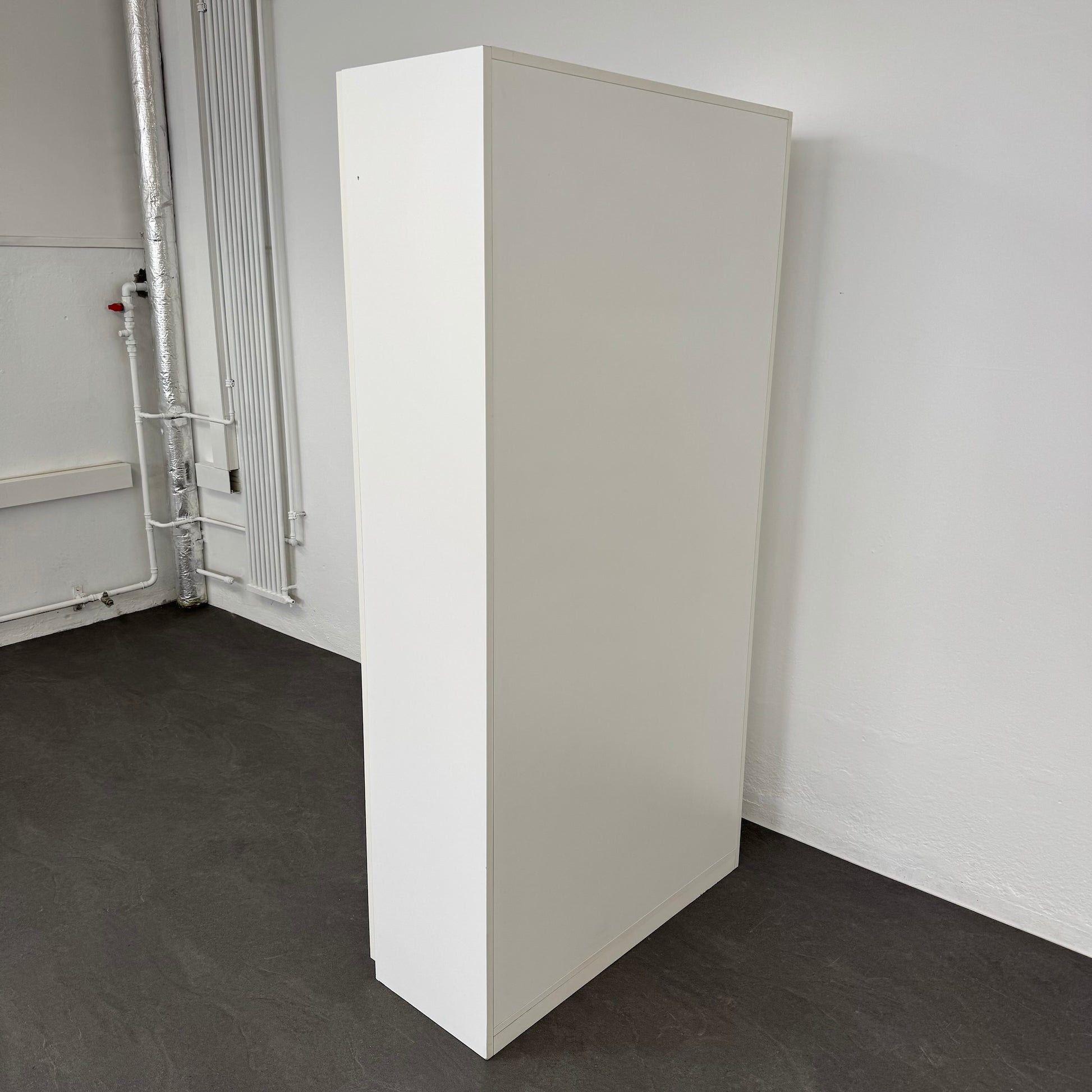 Zemp Classic Flügeltürschrank Ansicht von der Seite