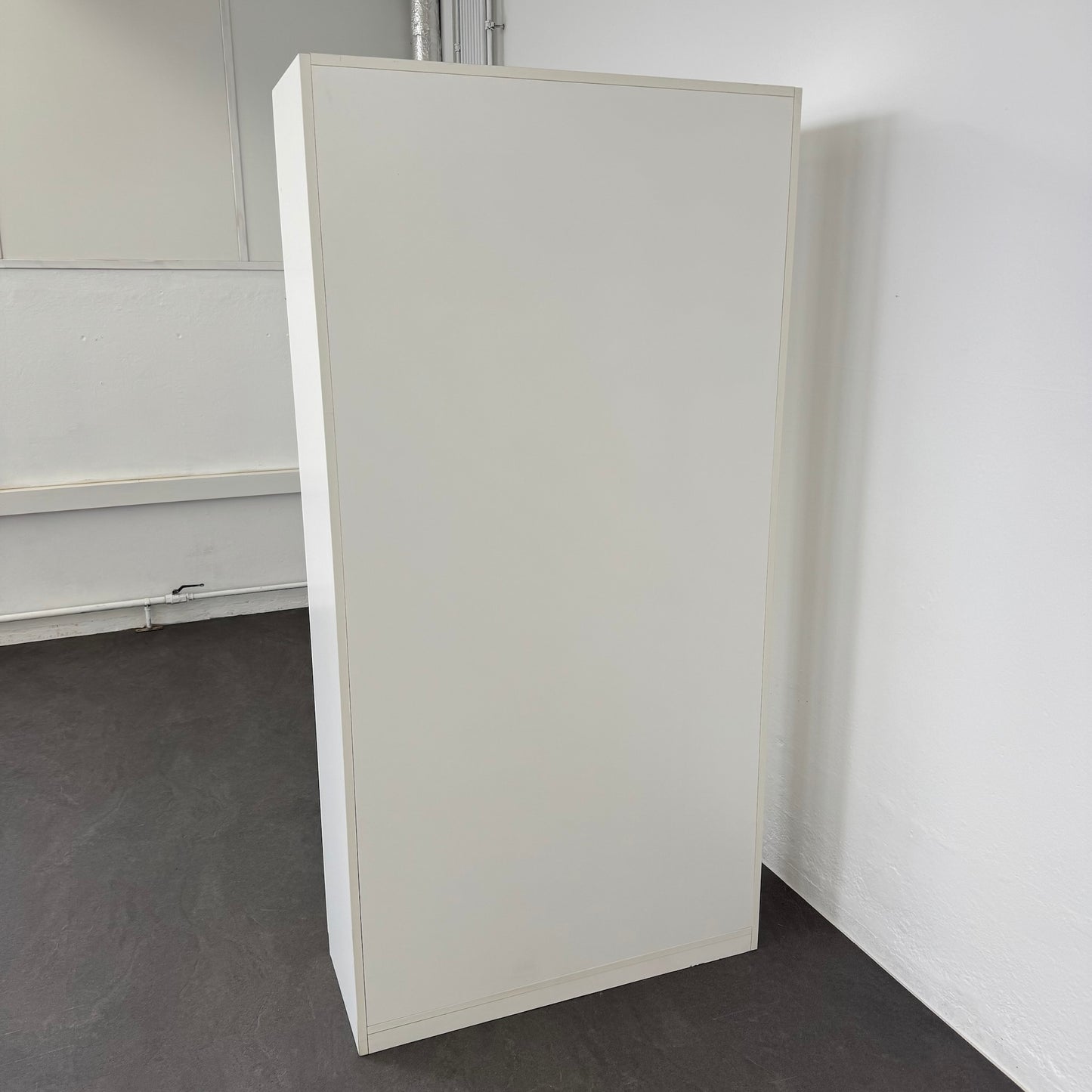 Zemp Classic Flügeltürschrank Ansicht von hinten