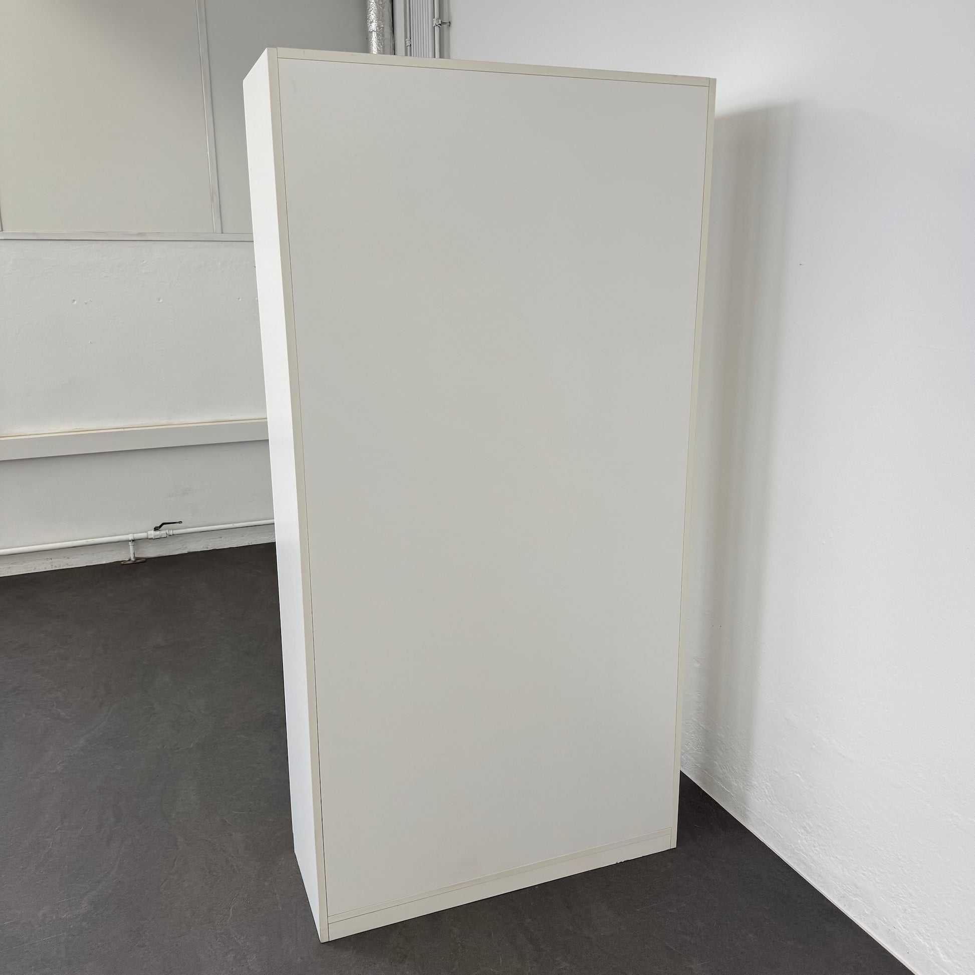Zemp Classic Flügeltürschrank Ansicht von hinten