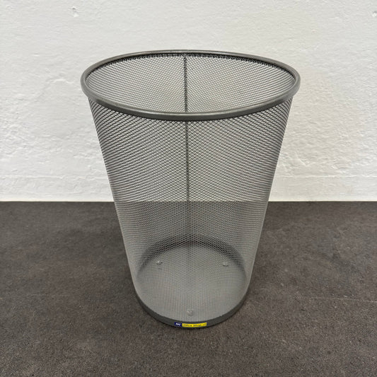Interio Basic Abfalleimer aus Metall in Silbergrau