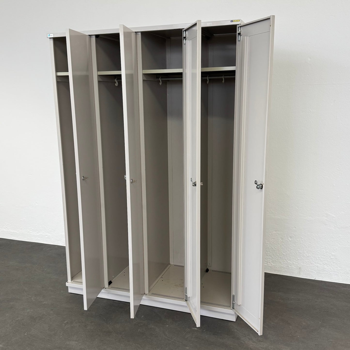 Lista Classic Garderobenschrank mit  allen Abteilen offen