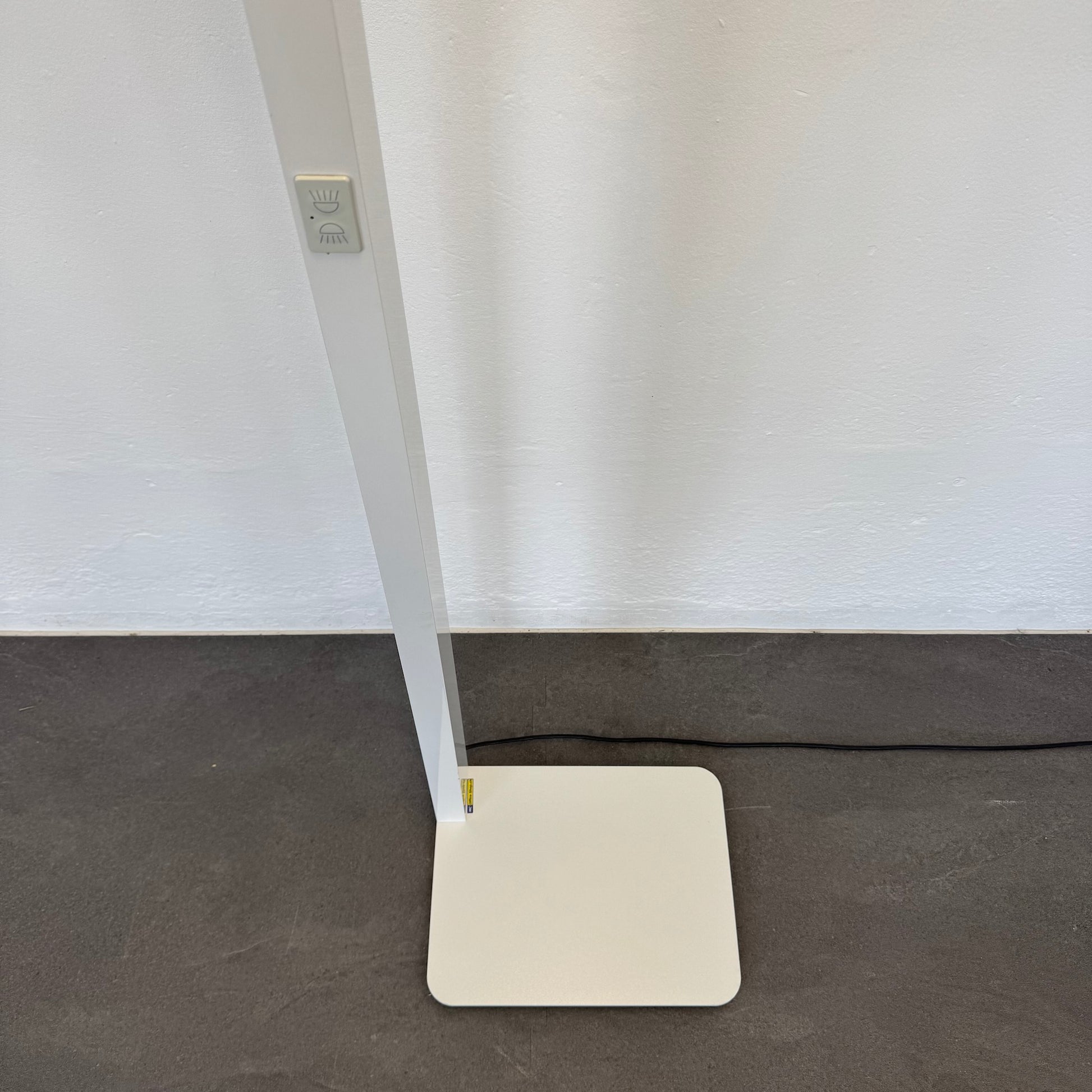 Zumtobel Opura-S Direkt-/Indirekt-Leuchte Detailfoto Sockel