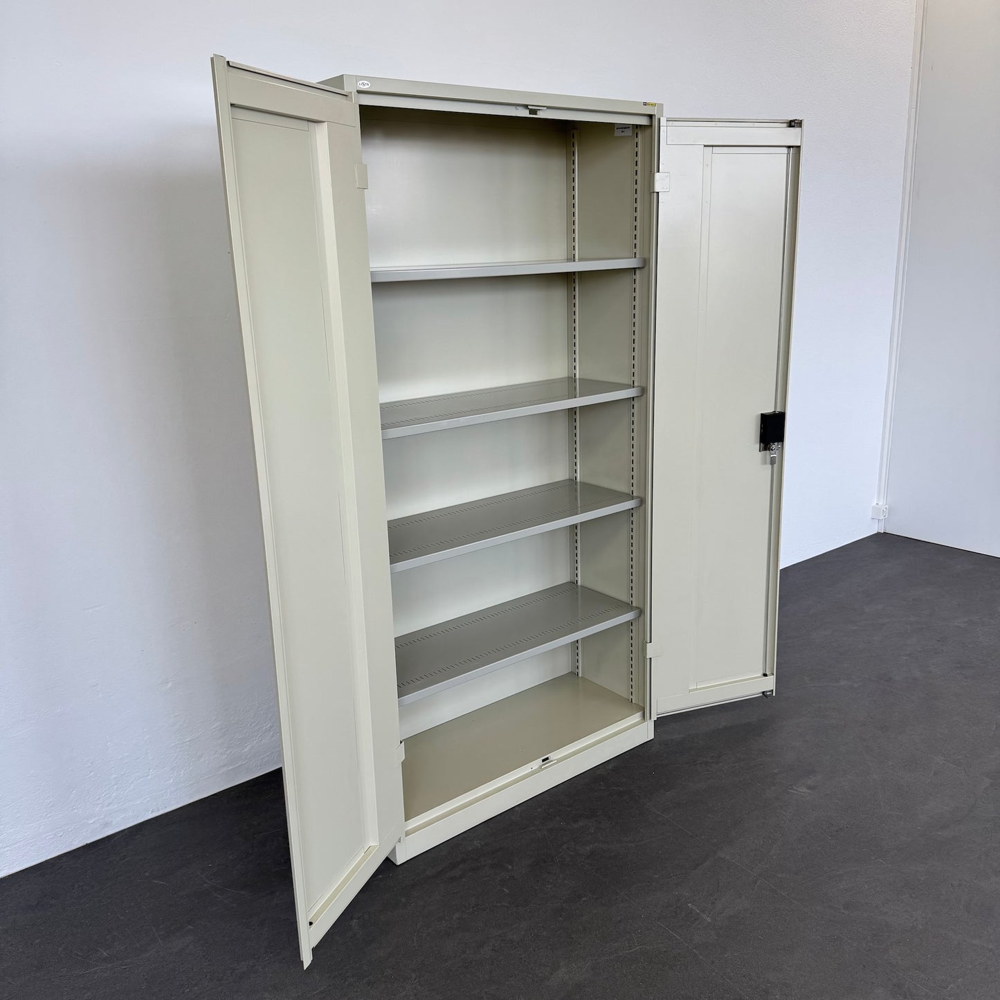 Lista Office Storage Flügeltür-Aktenschrank mit 4 Fachböden