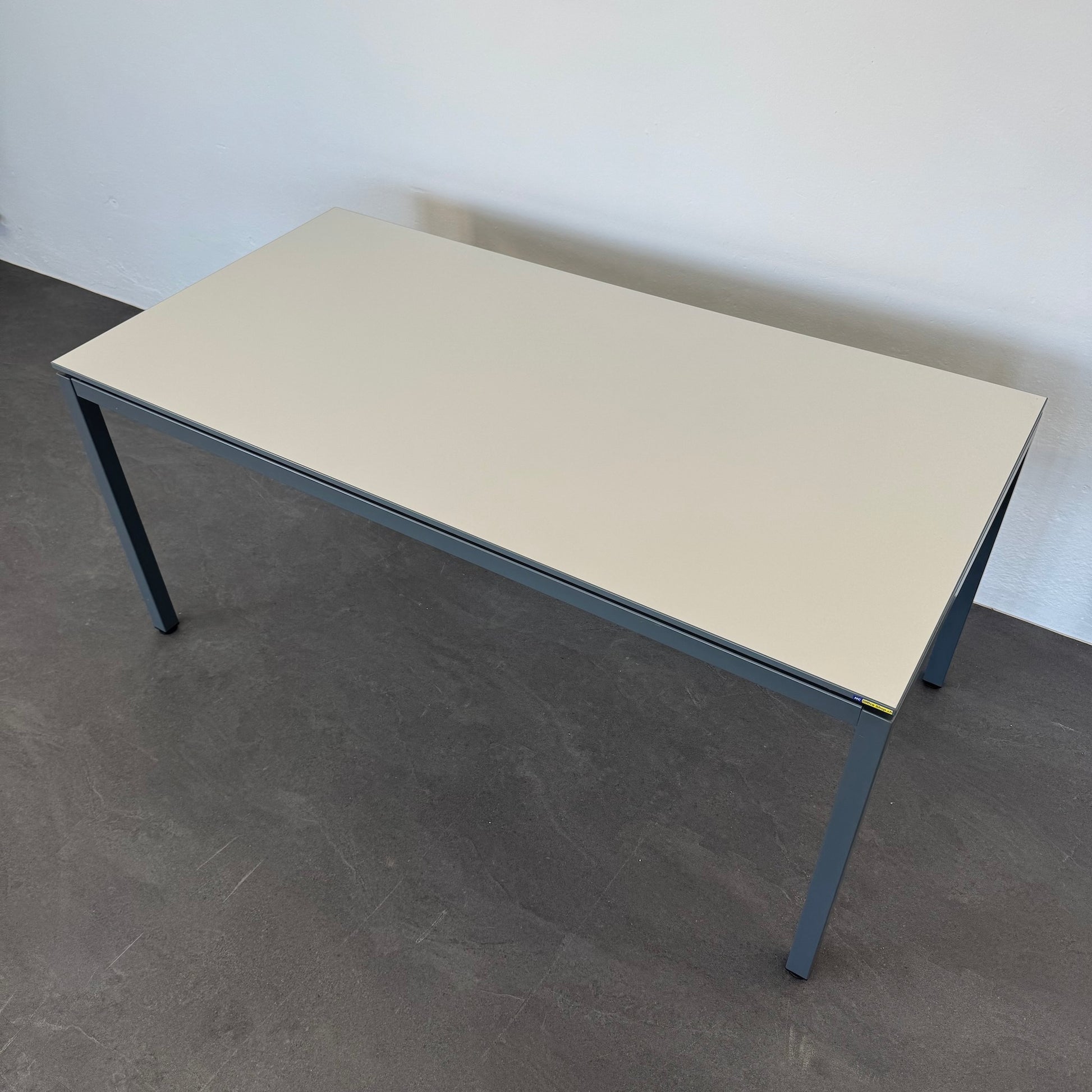 Lista Office Motion Sitzungstisch mit anthrazitem Gestell