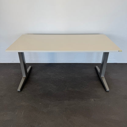 Haworth Kiron Schreibtisch mit weisser Tischplatte - 6038373