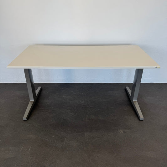 Haworth Kiron Schreibtisch mit weisser Tischplatte