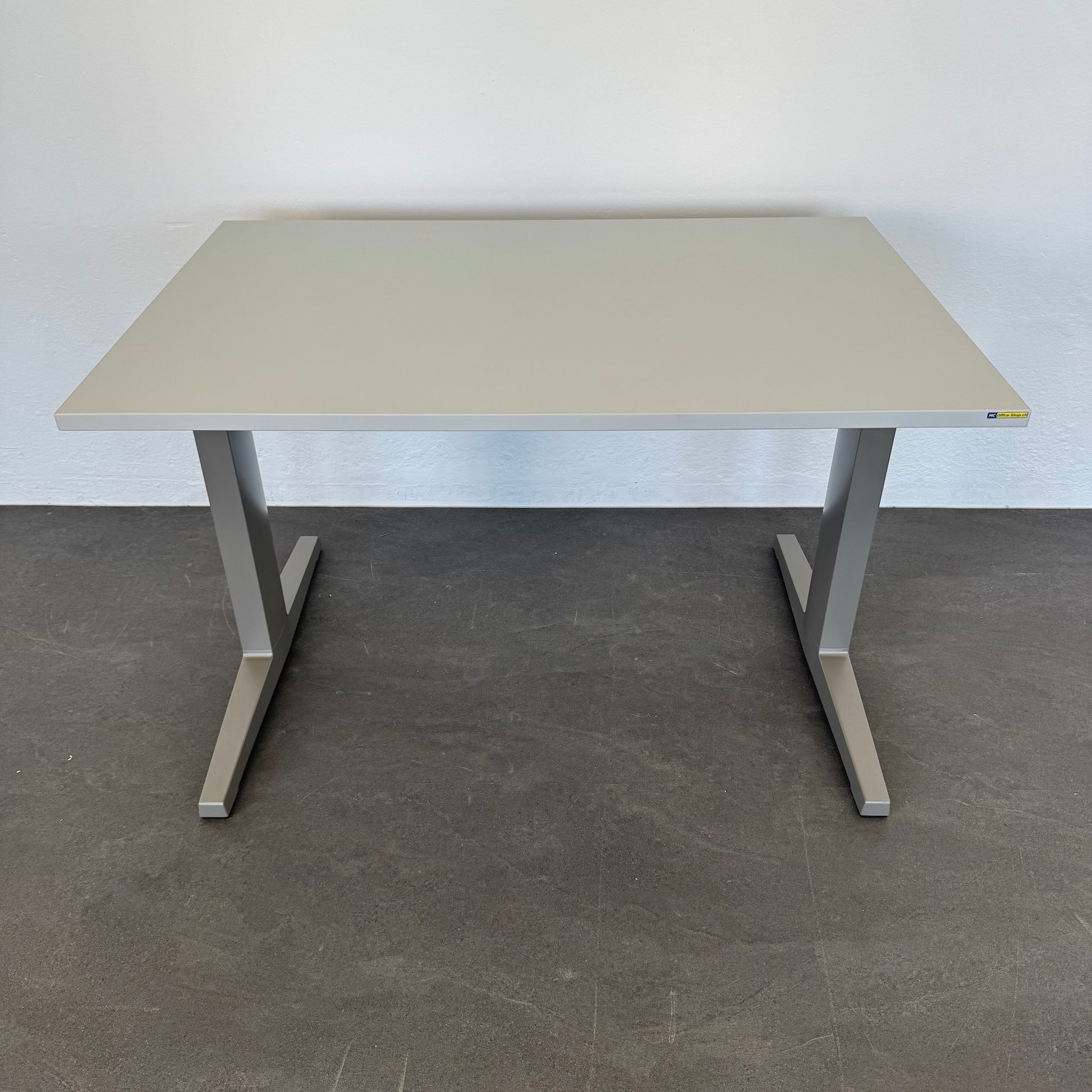 Haworth Kiron Schreibtisch mit grauer Tischplatte