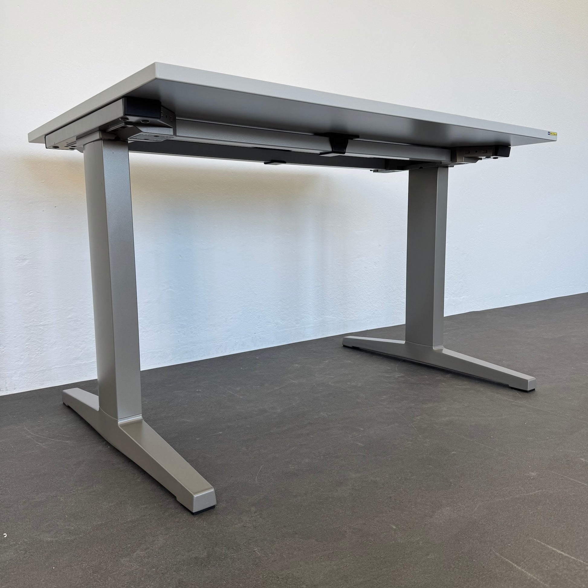 Haworth Kiron Schreibtisch mit Gestell Anthrazit