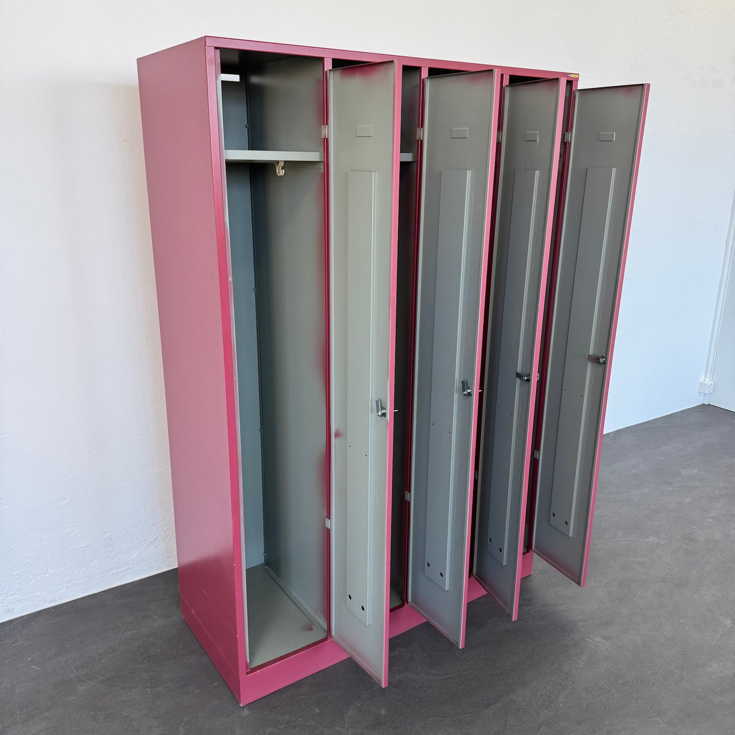 Lista Classic Garderobenschrank mit  allen Abteilen offen von links
