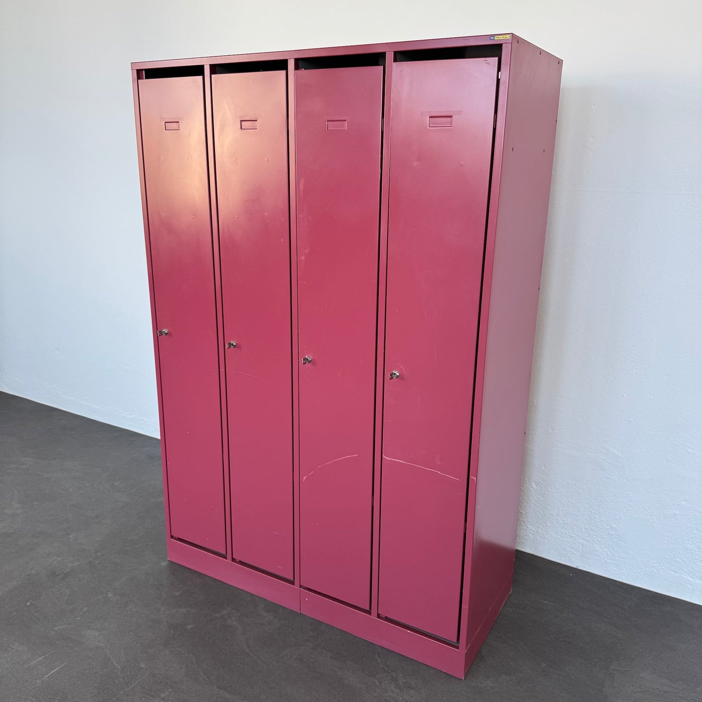 Lista Classic Garderobenschrank mit allen Abteilen geschlossen von rechts