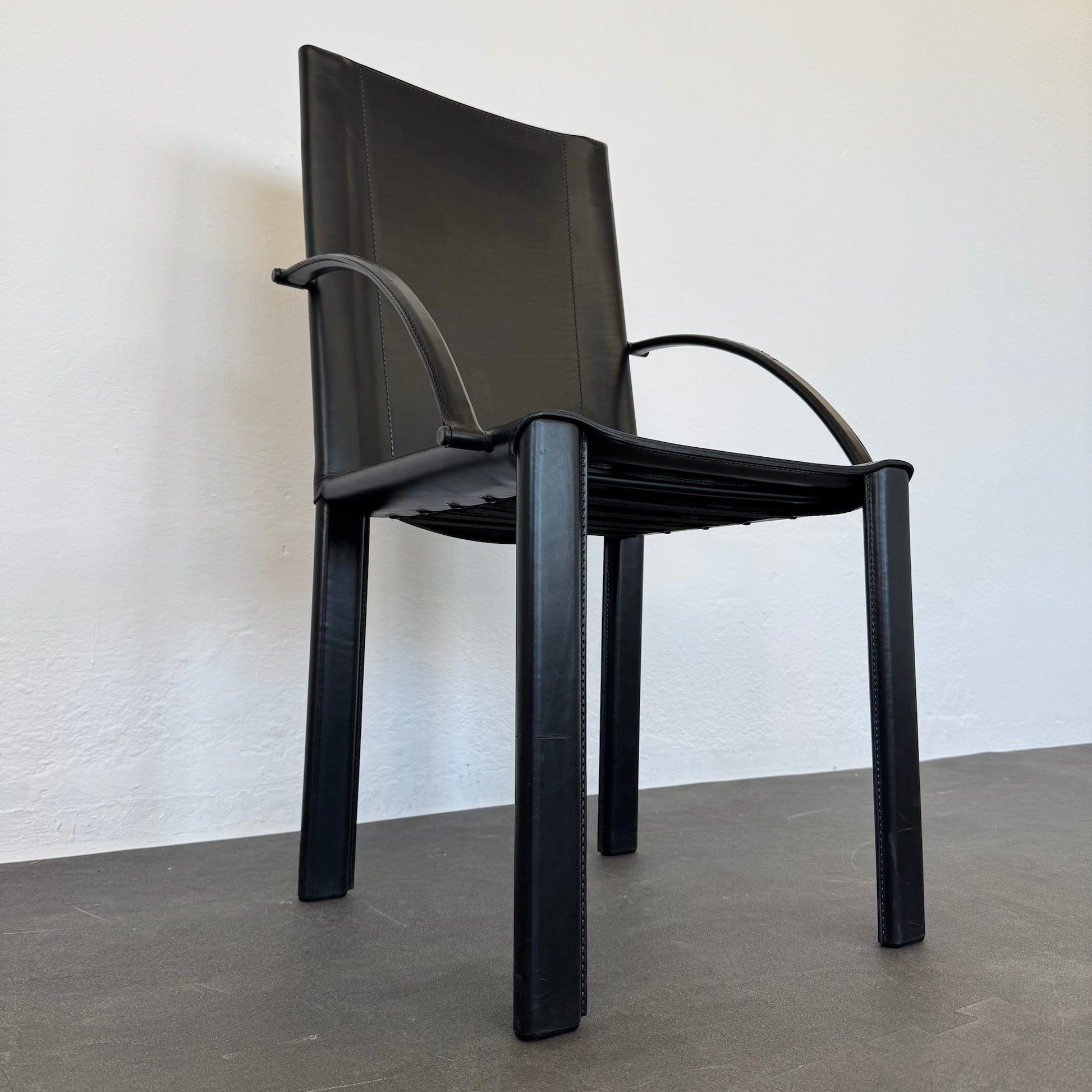 Matteo Grassi Vintage Leder Stuhl Ansicht von unten