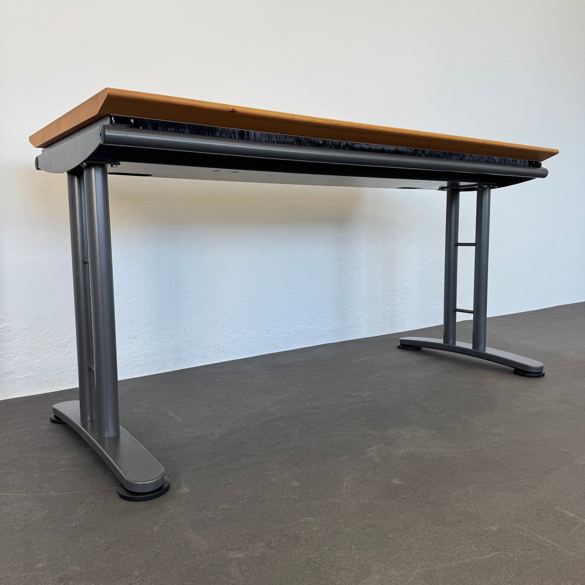 Ergodata System Desk Schreibtisch seitliche Ansicht