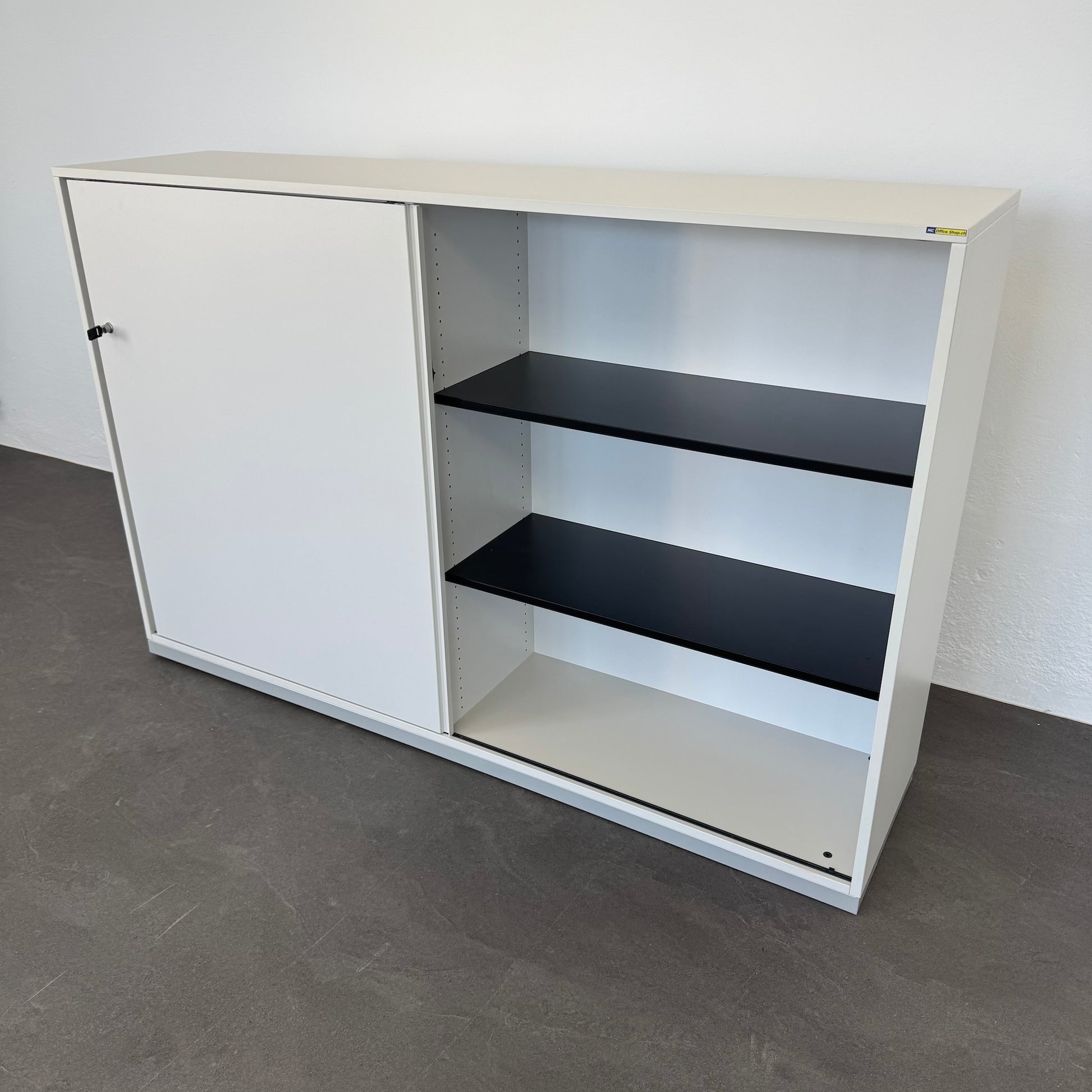 Steelcase Share It Duo Schiebetürschrank für 3 Ordner-Reihen
