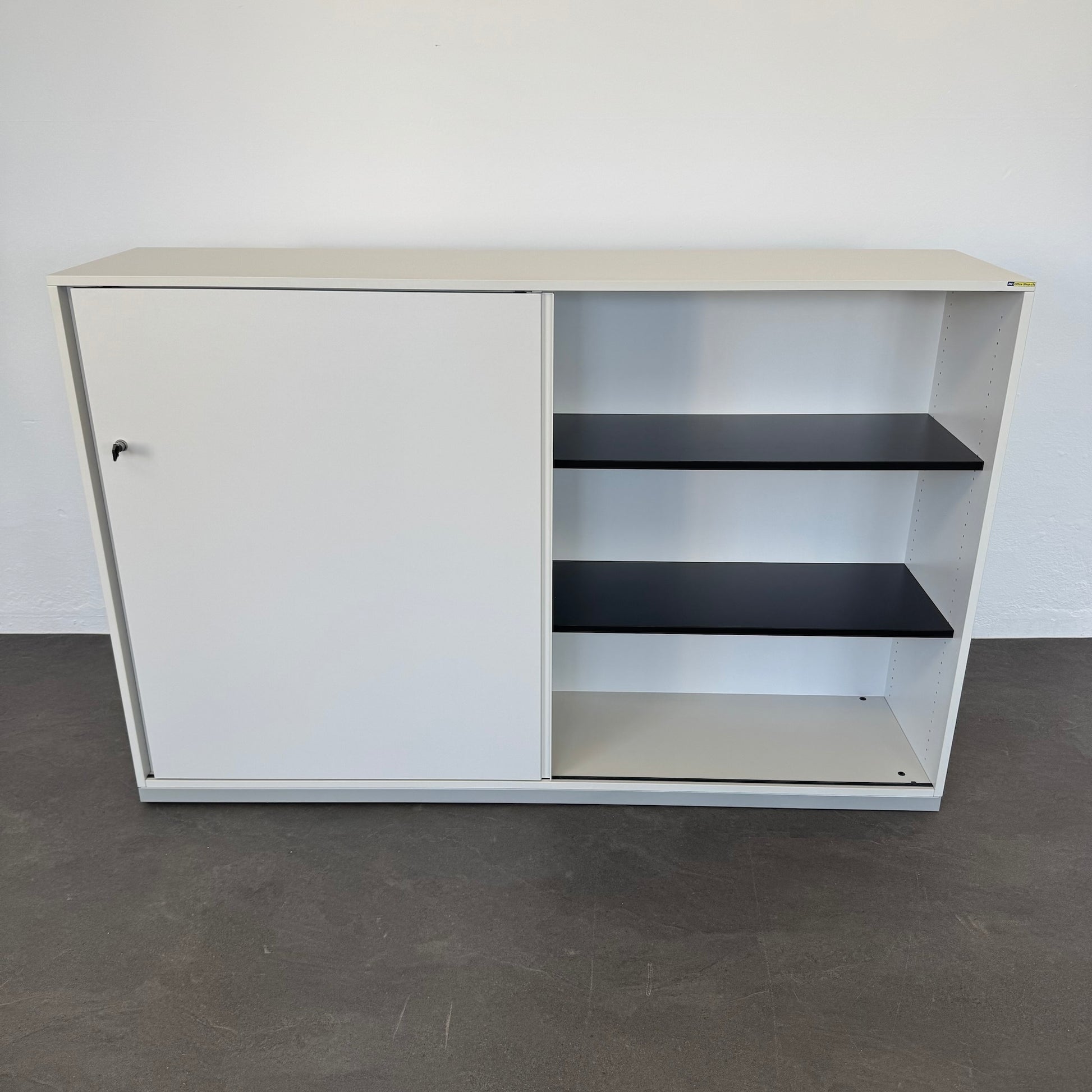 Steelcase Share It Duo Schiebetürschrank einseitig offen
