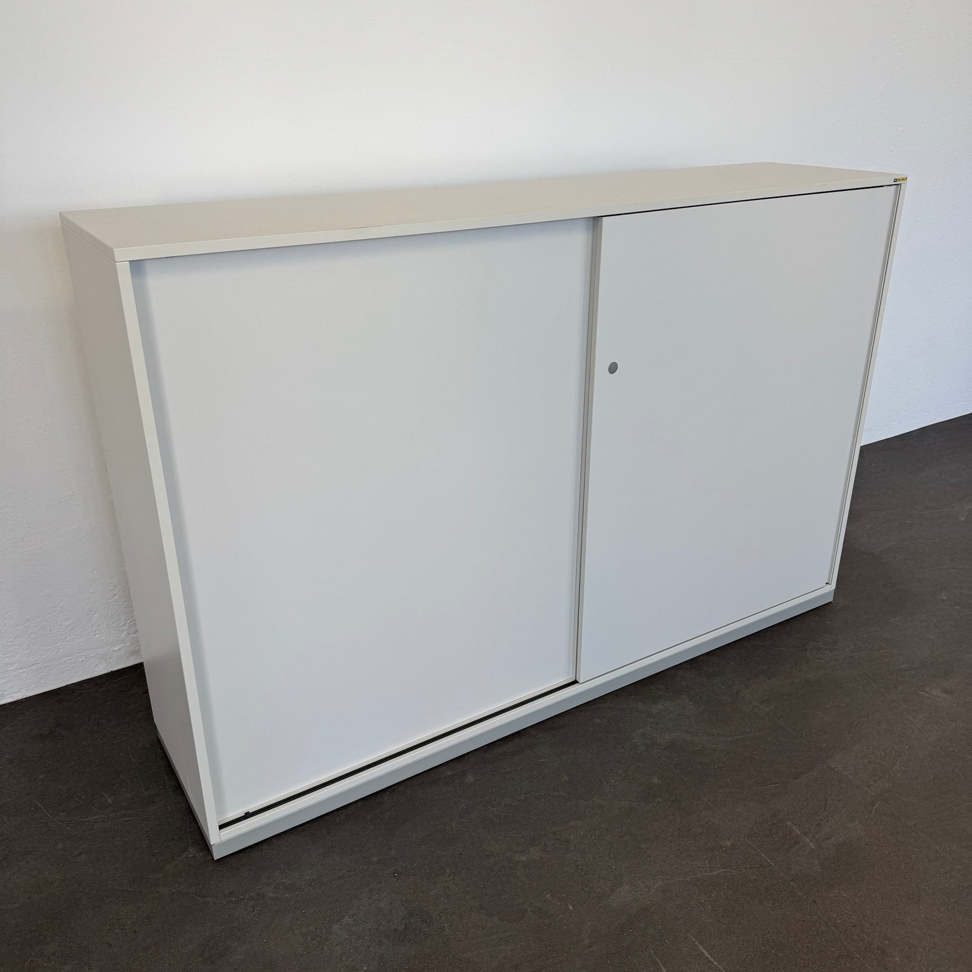 Steelcase Share It Duo Schiebetürschrank Ansicht hinten