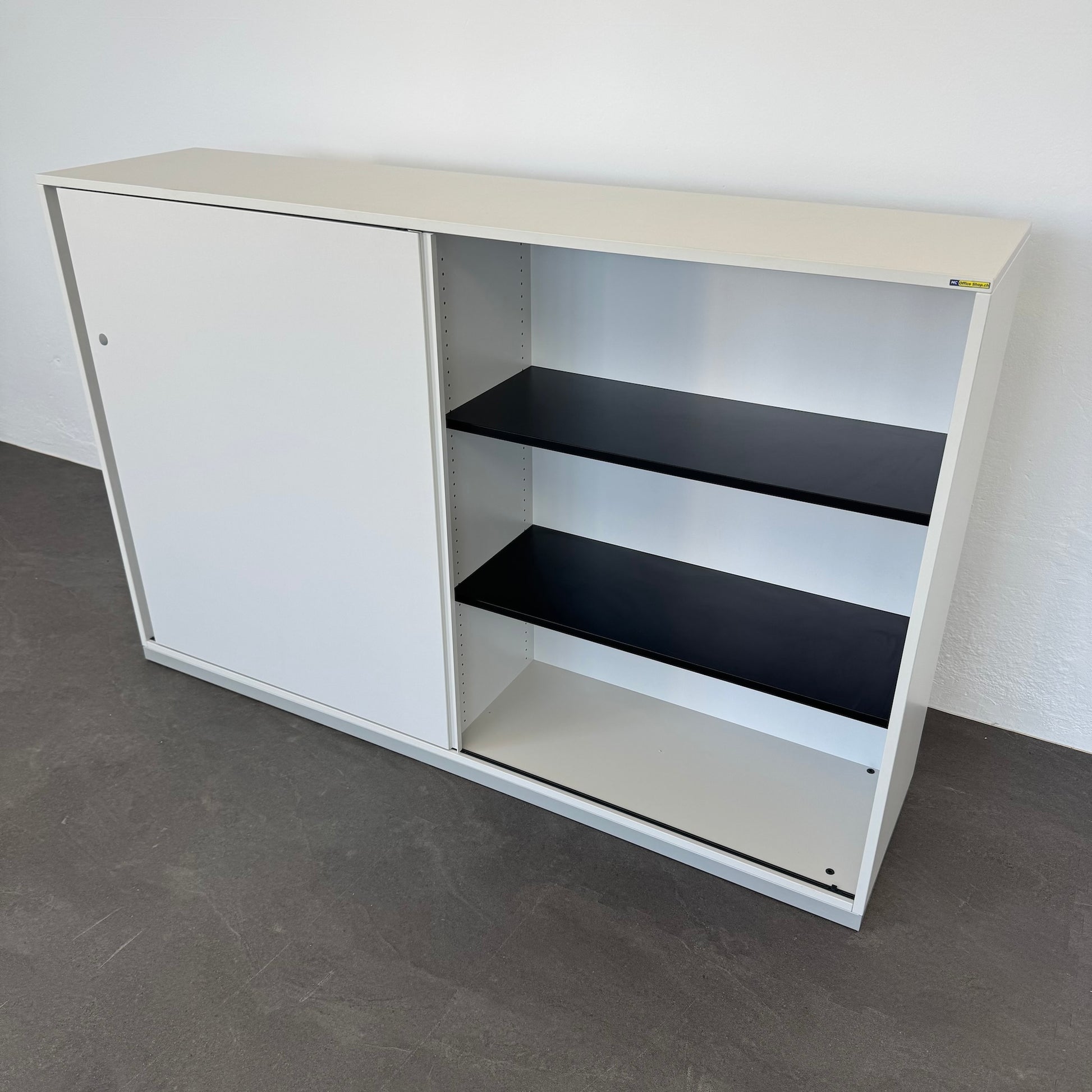 Steelcase Share It Duo Schiebetürschrank einseitig offen