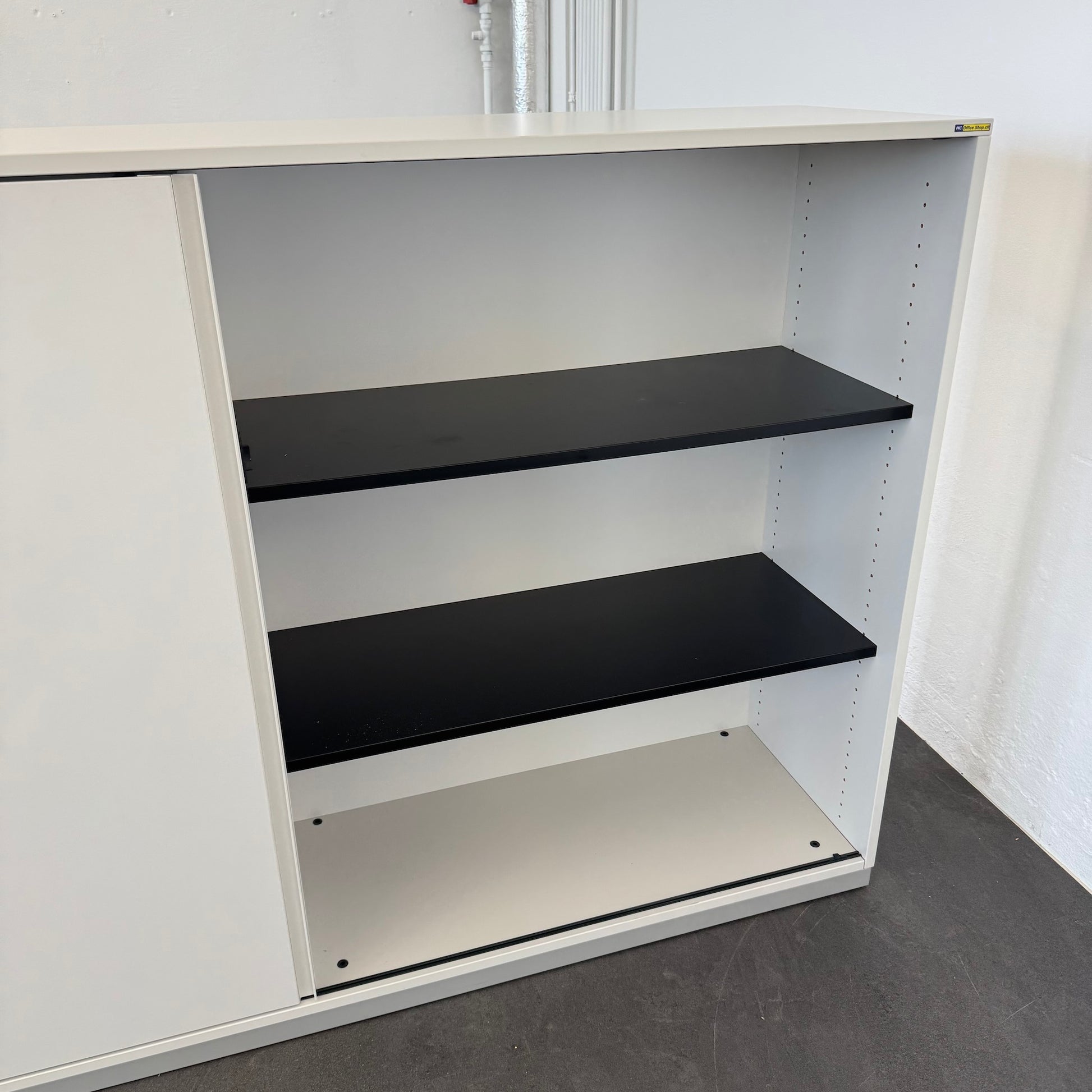 Steelcase Share It Duo Schiebetürschrank Detailfoto offen