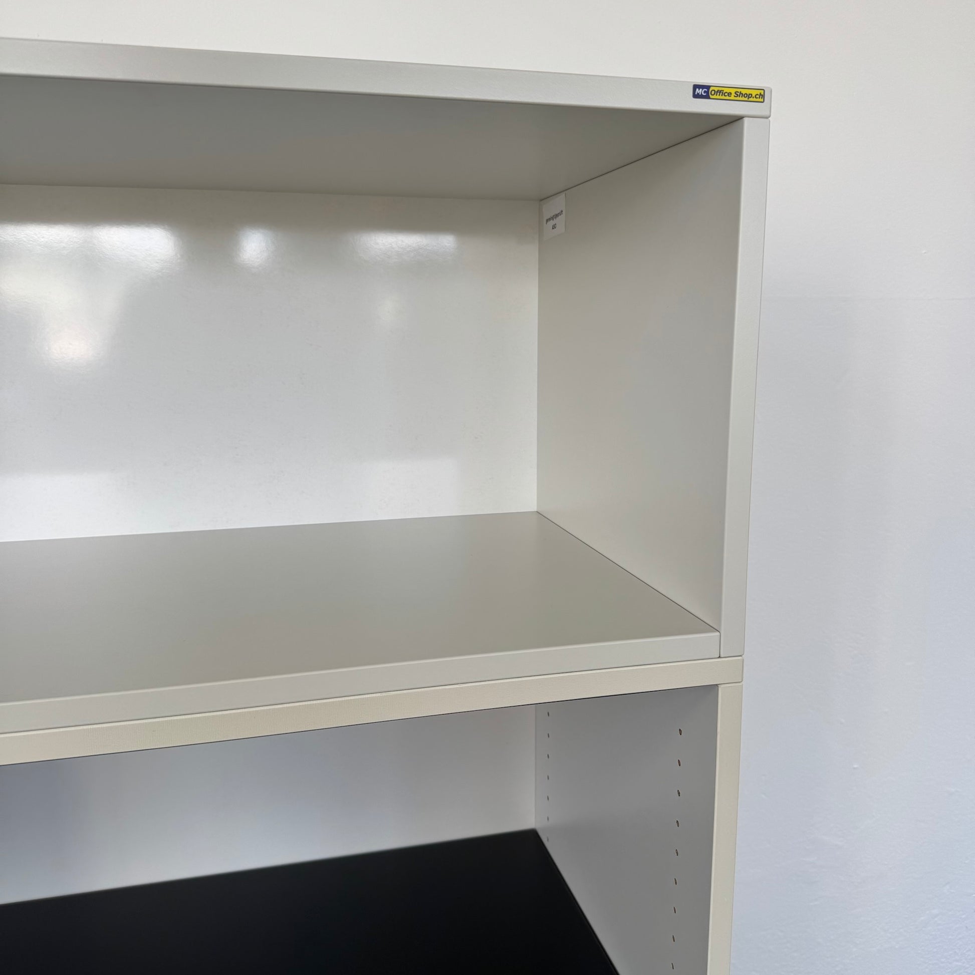 Steelcase Share It Lateralschrank Detailfoto Fachboden