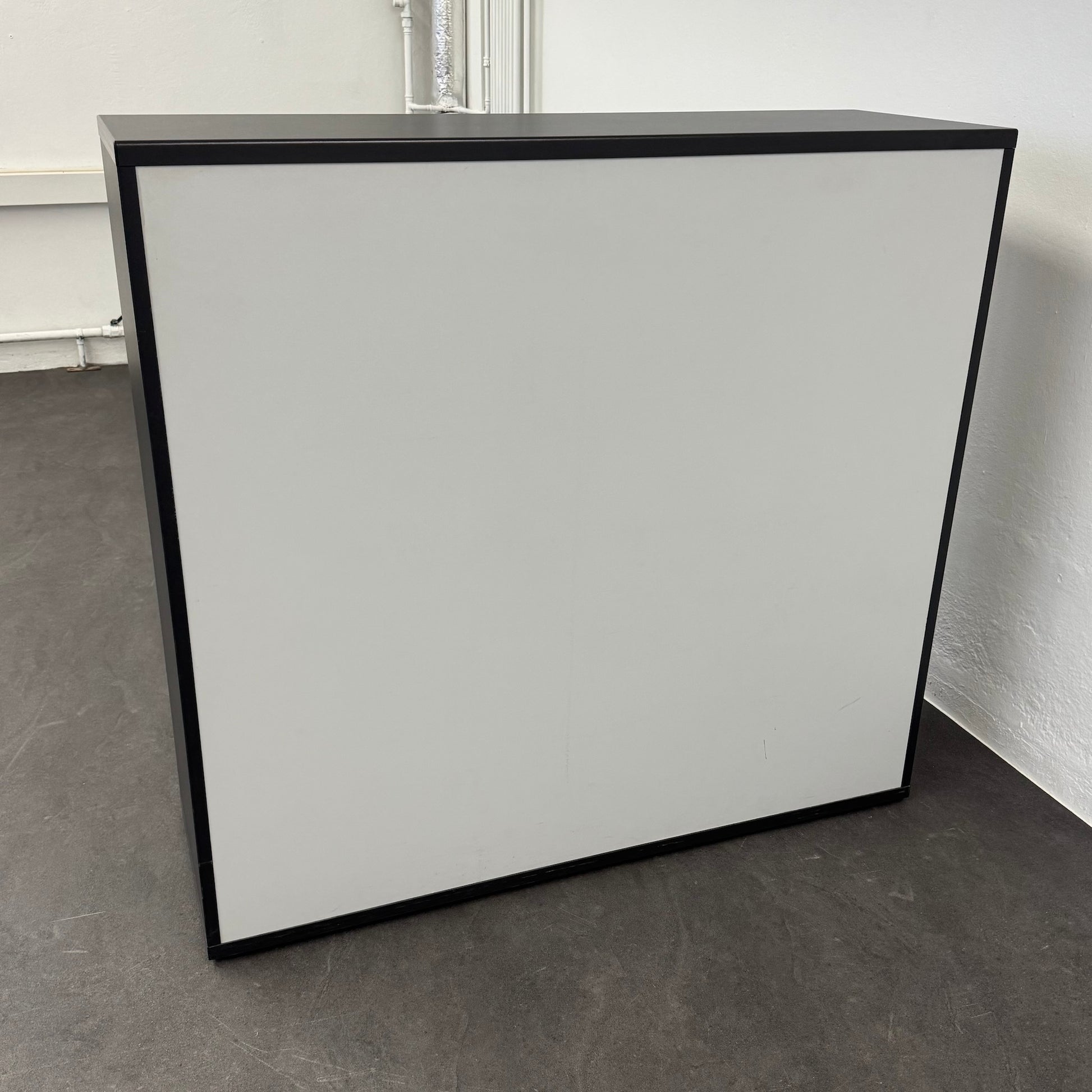 Elan Euroffice Lateralschrank Ansicht von hinten