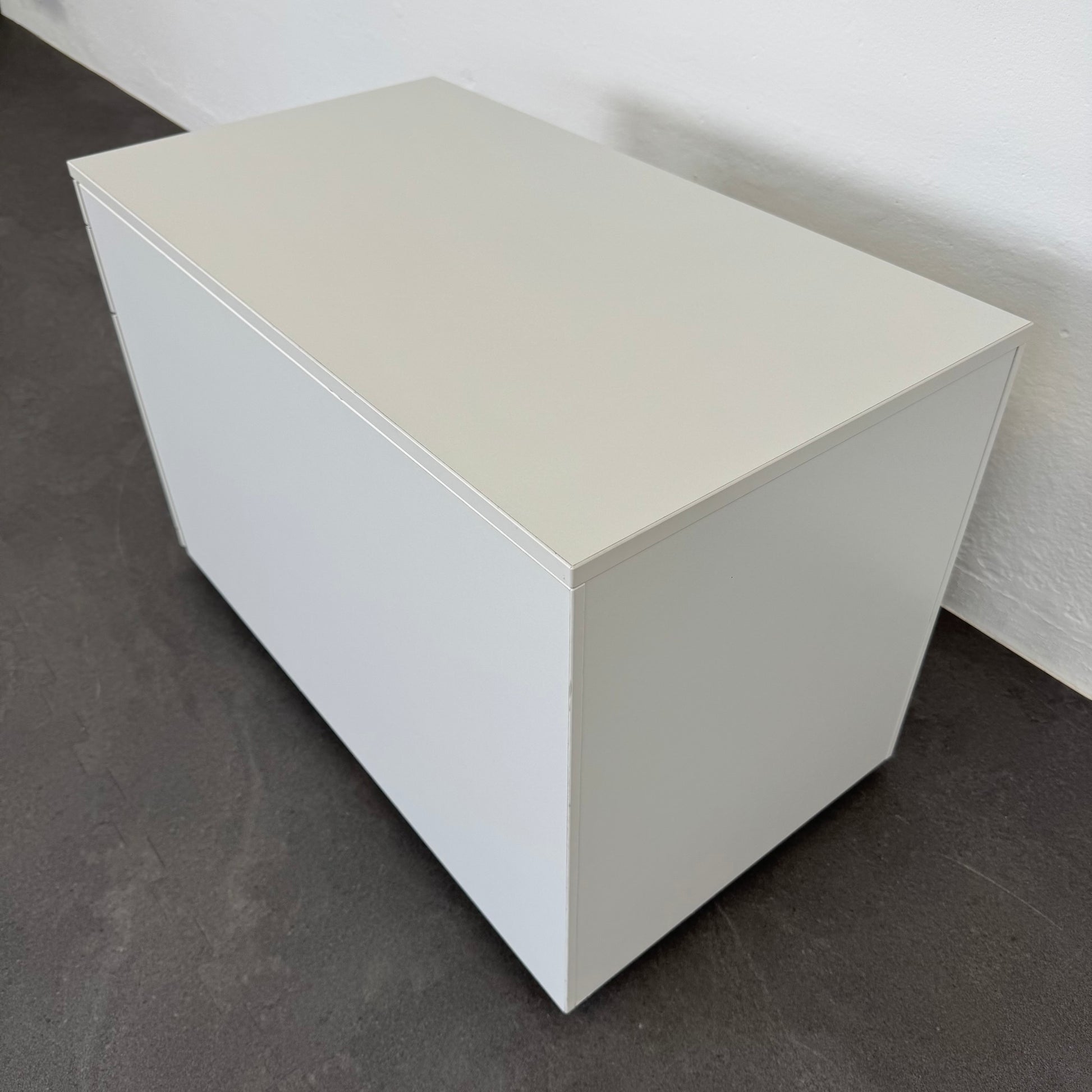 Steelcase IMPLICIT Roll-Korpus Ansicht von hinten
