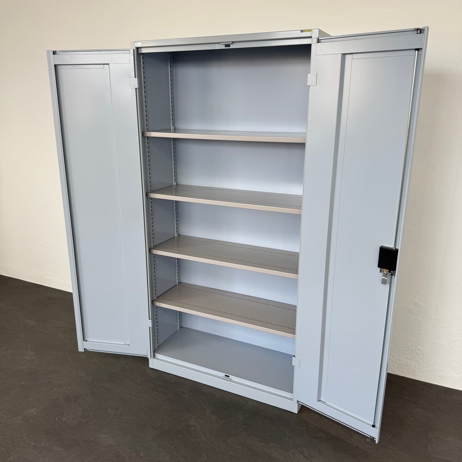 Lista Office Storage Flügeltür-Aktenschrank mit 4 Fachböden