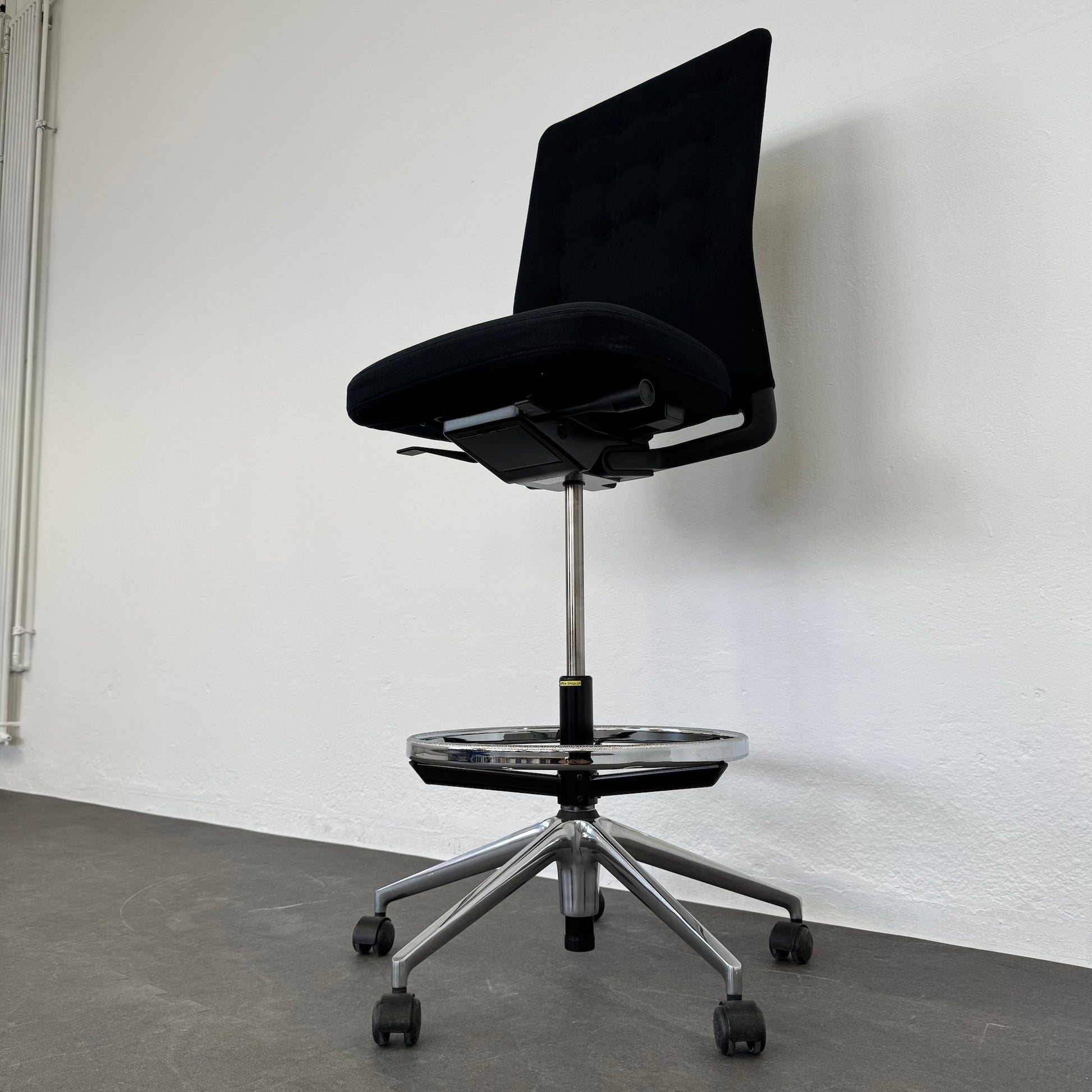 Vitra ID Trim Counter Drehstuhl Ansicht Mechanik von rechts