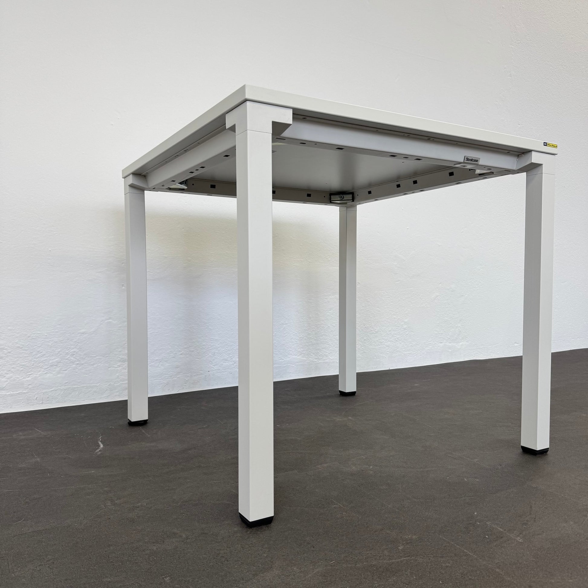 Steelcase Kalidro Besprechungstisch seitliche Ansicht