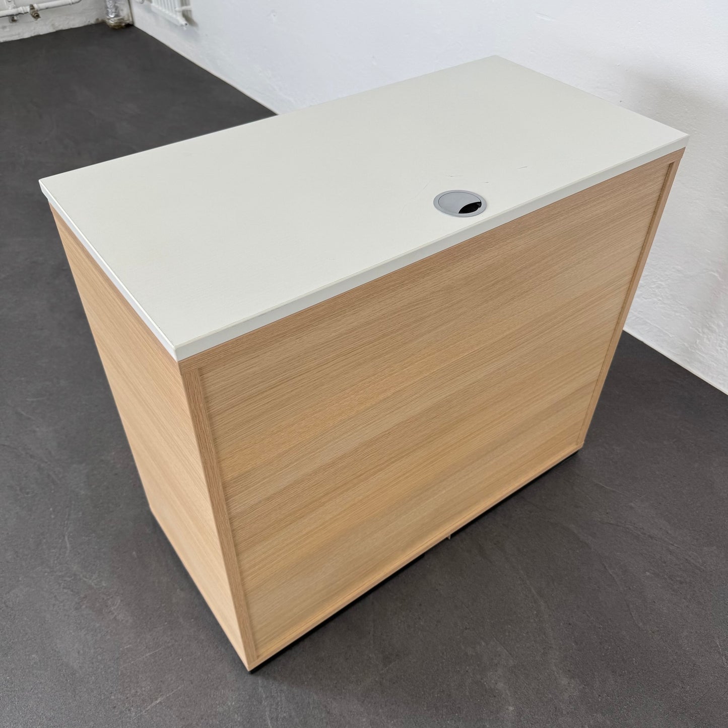 Echo Classic Flügeltür-Aktenschrank Ansicht von hinten