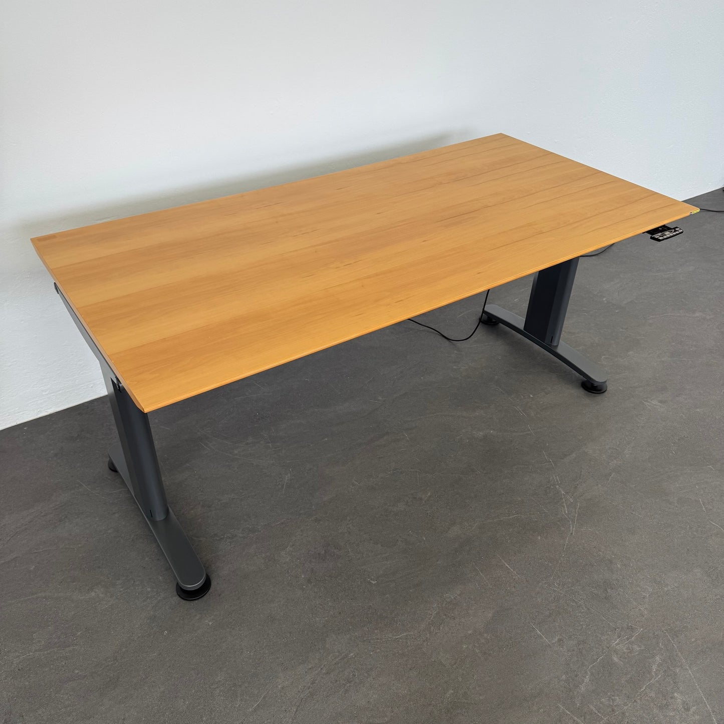 Ergodata System Desk Sitz-Steh Schreibtisch ganz unten