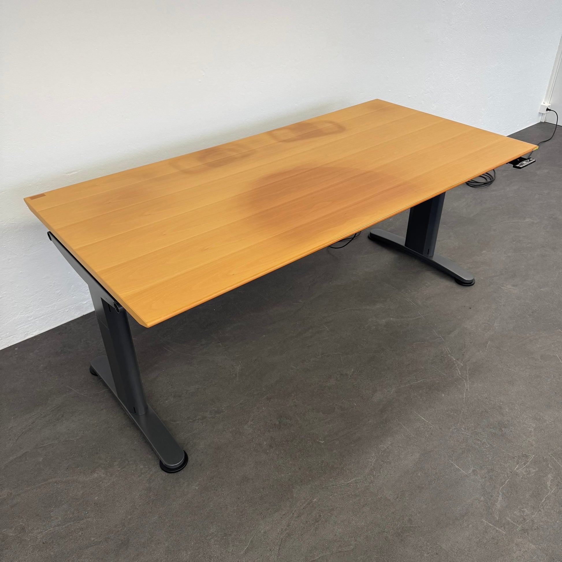 Ergodata System Desk Sitz-Steh Schreibtisch ganz unten