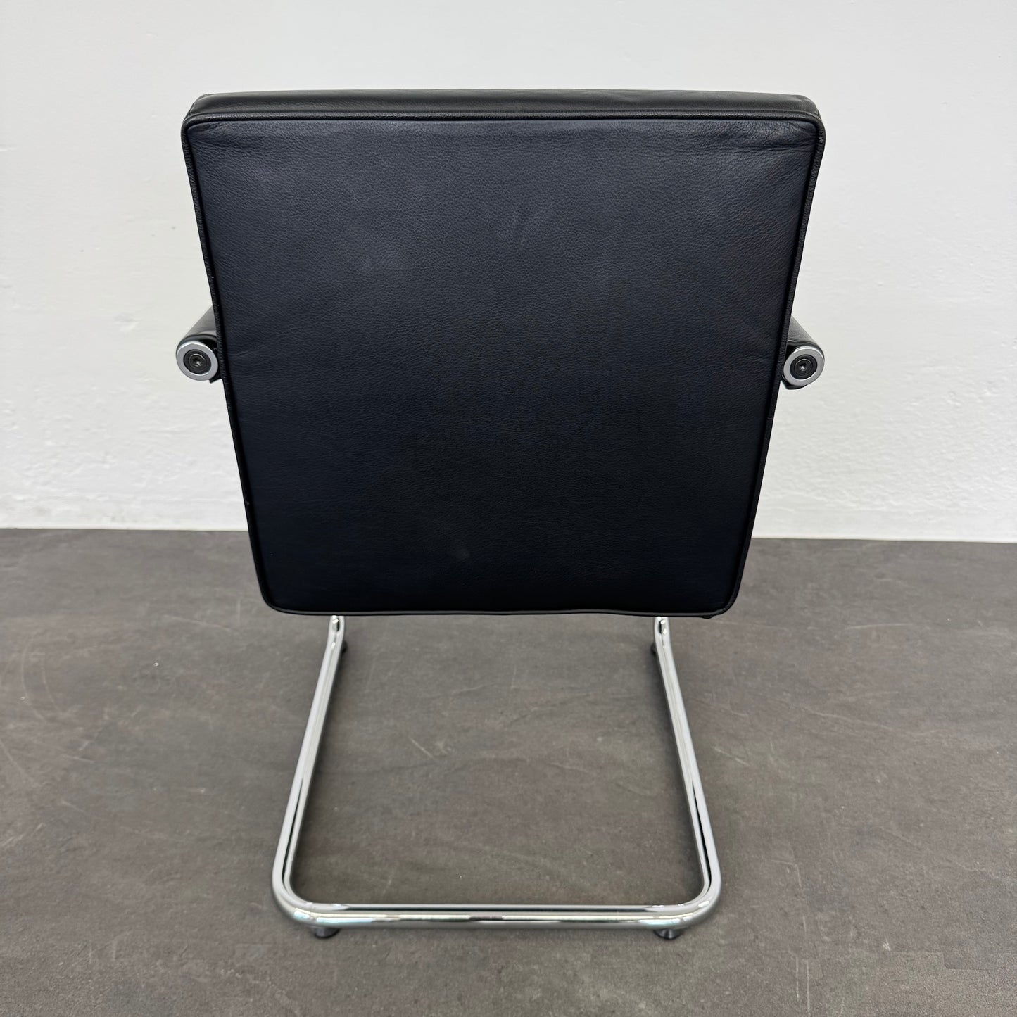 Vitra Visasoft Freischwinger Ansicht von hinten